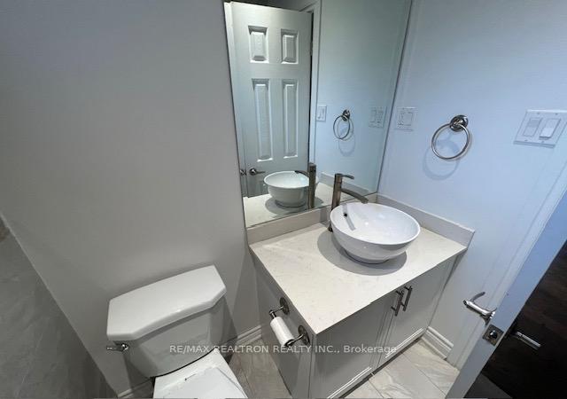 Photo 20 of 51 Apricot Street N, Markham, Bayview Glen — HOMEH