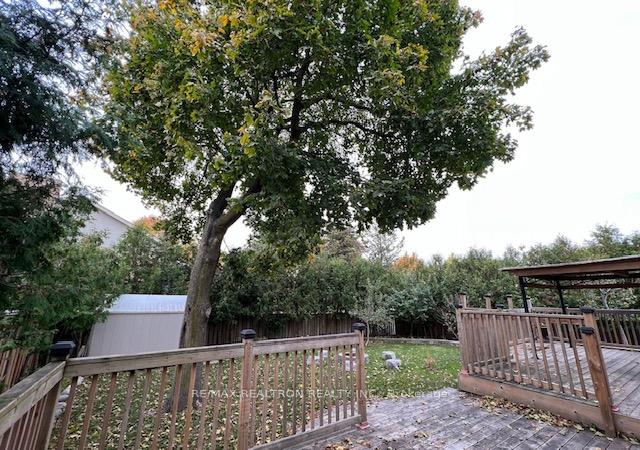 Photo 29 of 51 Apricot Street N, Markham, Bayview Glen — HOMEH