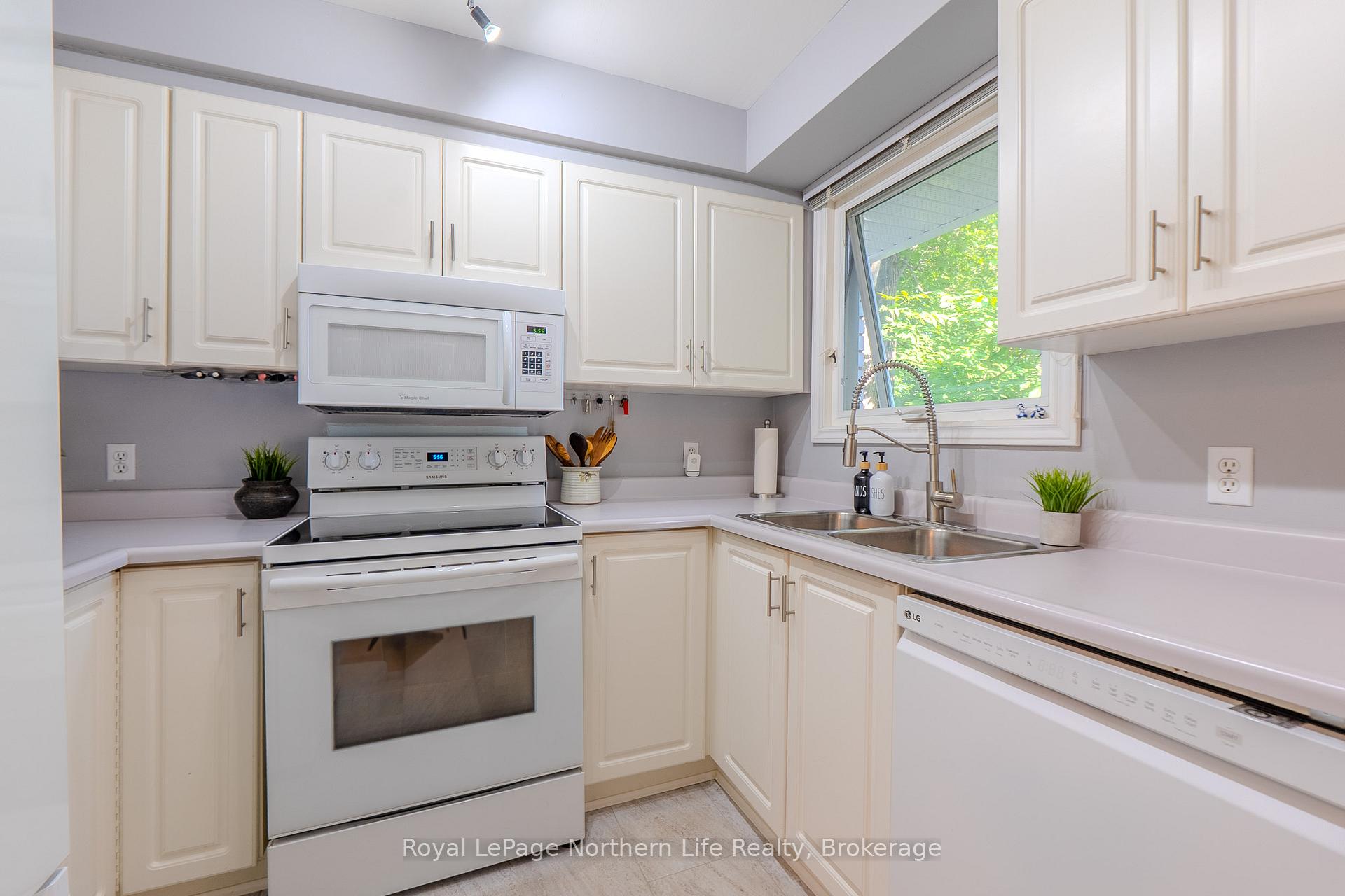 Photo 16 of 190 Balsam Crescent, North Bay, Widdifield — HOMEH