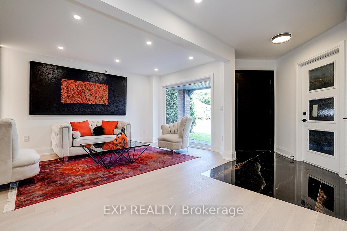 Photo 4 of 459 Silken Laumann Drive, Newmarket, Stonehaven-Wyndham — HOMEH