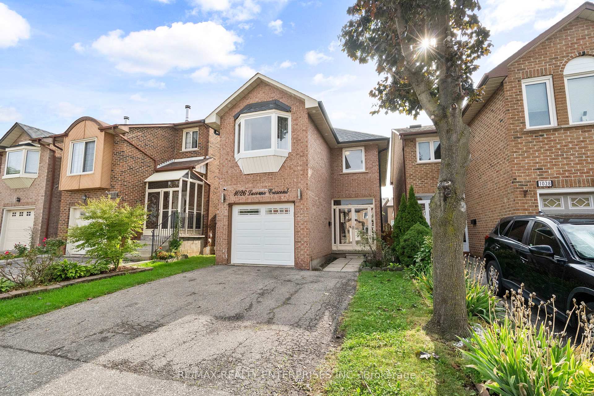 Photo 2 of 1026 Lucerne Crescent, Mississauga, Creditview — HOMEH