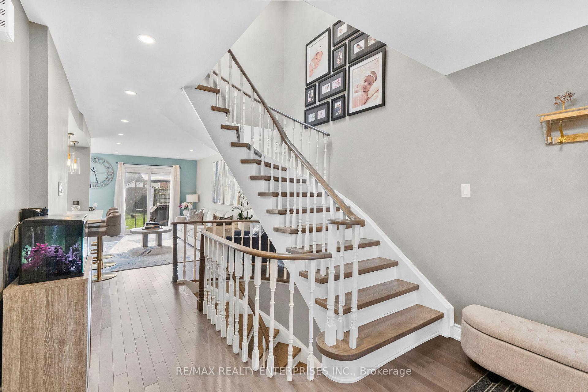 Photo 5 of 1026 Lucerne Crescent, Mississauga, Creditview — HOMEH