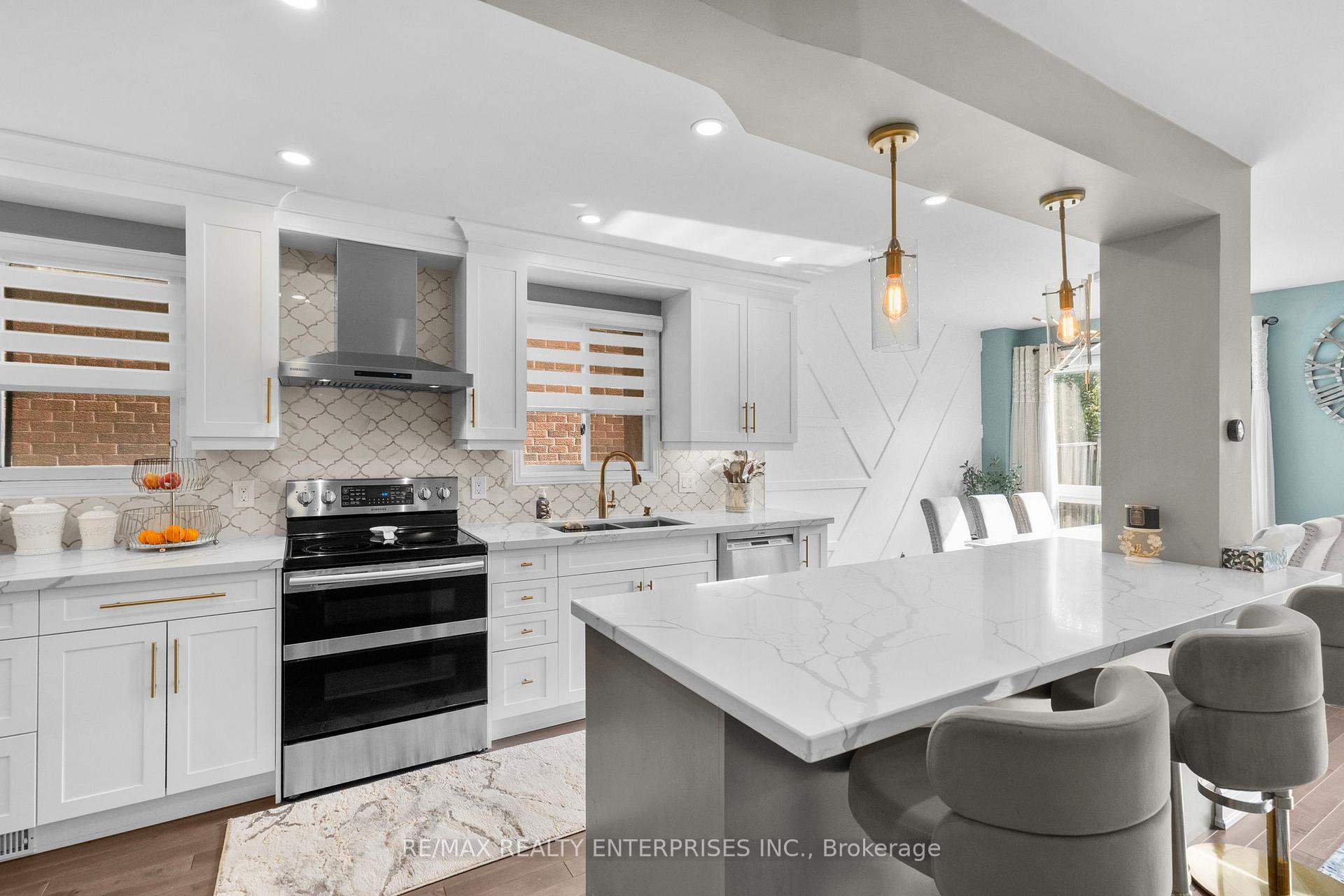 Photo 14 of 1026 Lucerne Crescent, Mississauga, Creditview — HOMEH