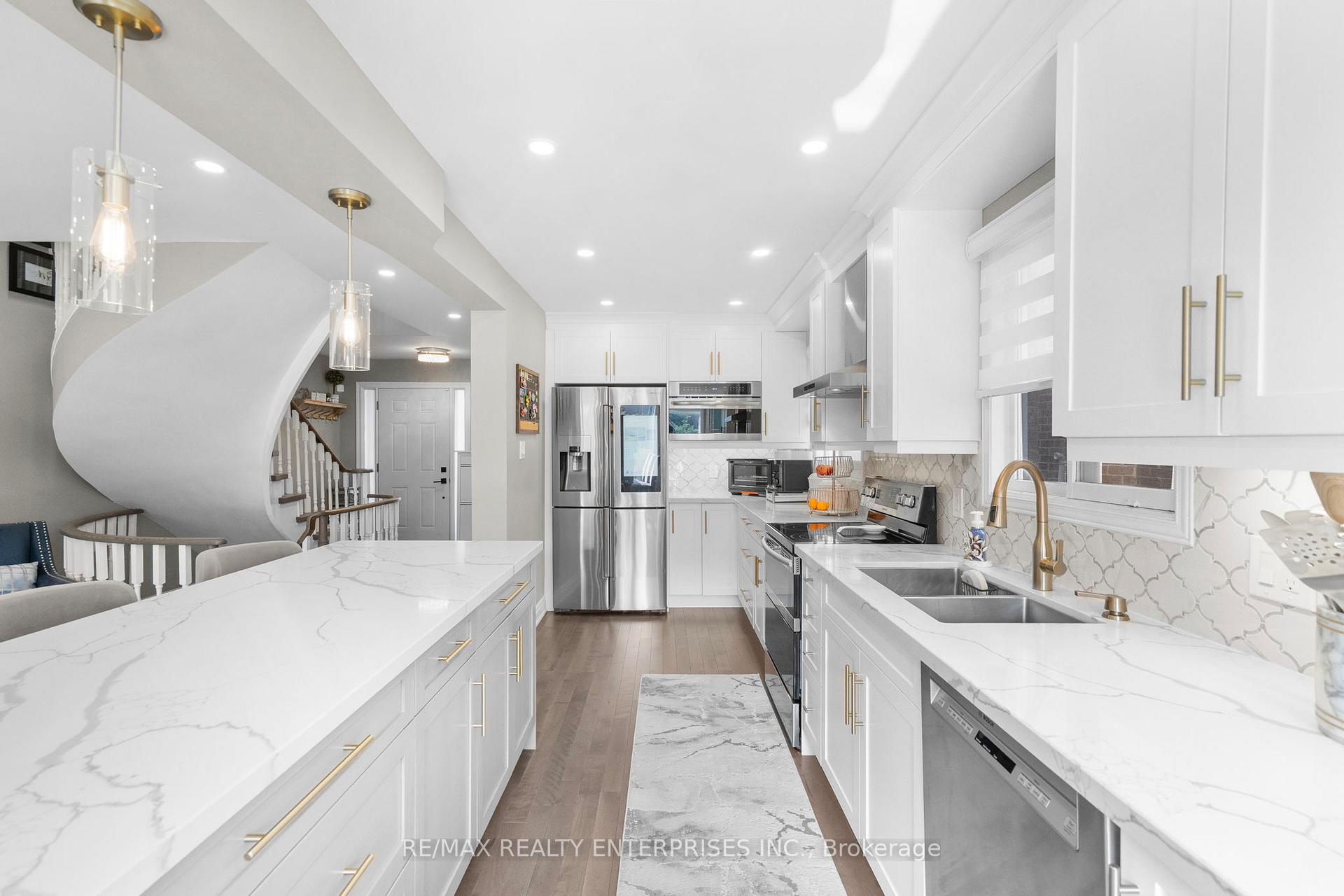 Photo 16 of 1026 Lucerne Crescent, Mississauga, Creditview — HOMEH