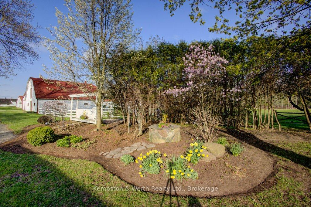 Photo 31 of 8557 164 Road, North Perth, Wallace — HOMEH