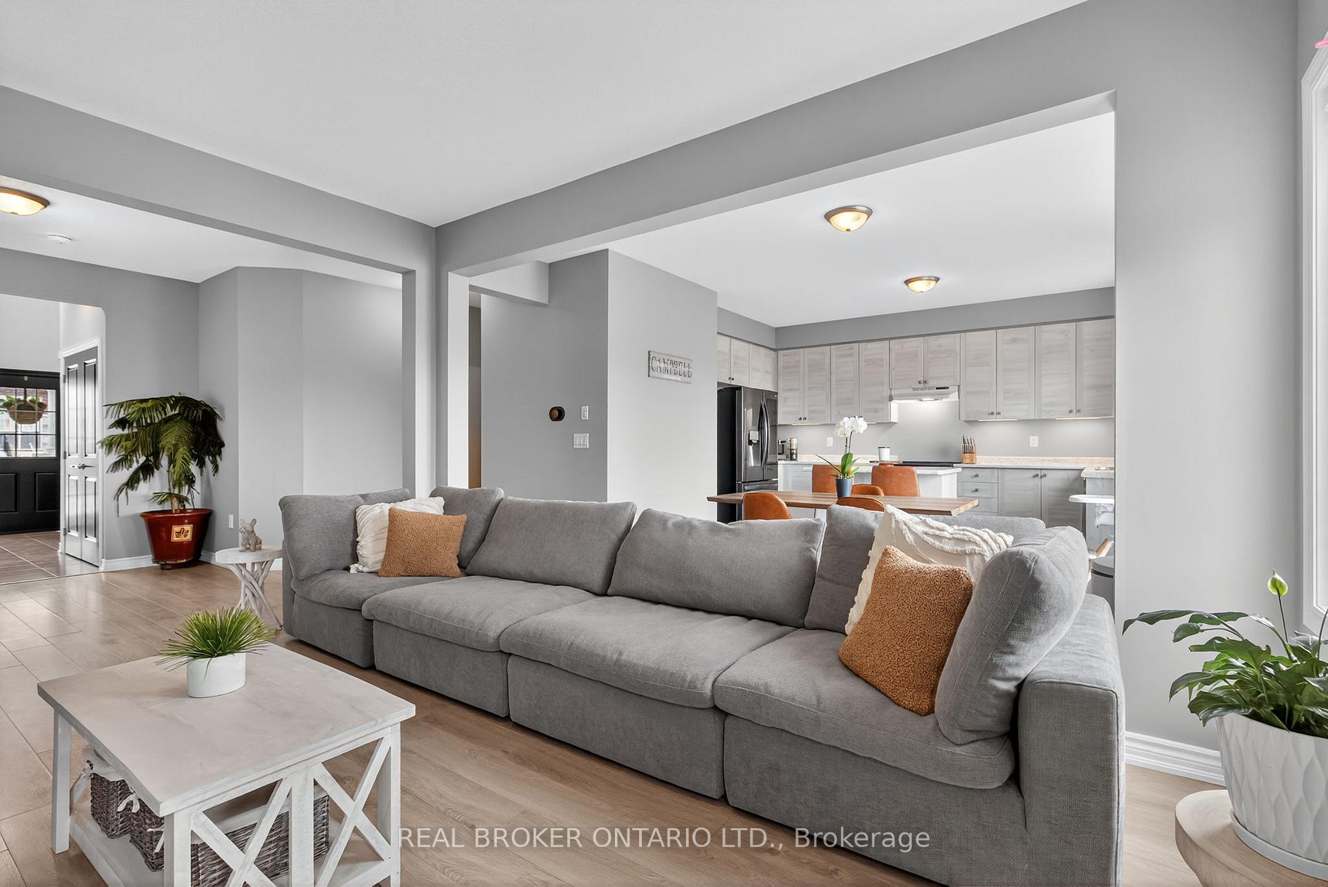 Photo 12 of 63 Atlantis Drive, Orillia — HOMEH