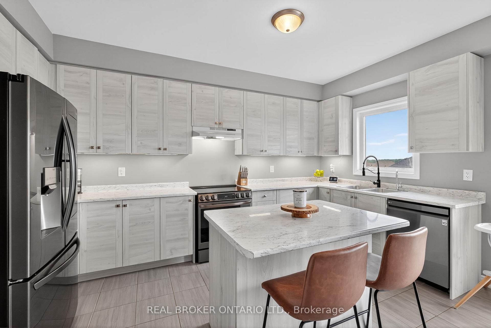 Photo 17 of 63 Atlantis Drive, Orillia — HOMEH