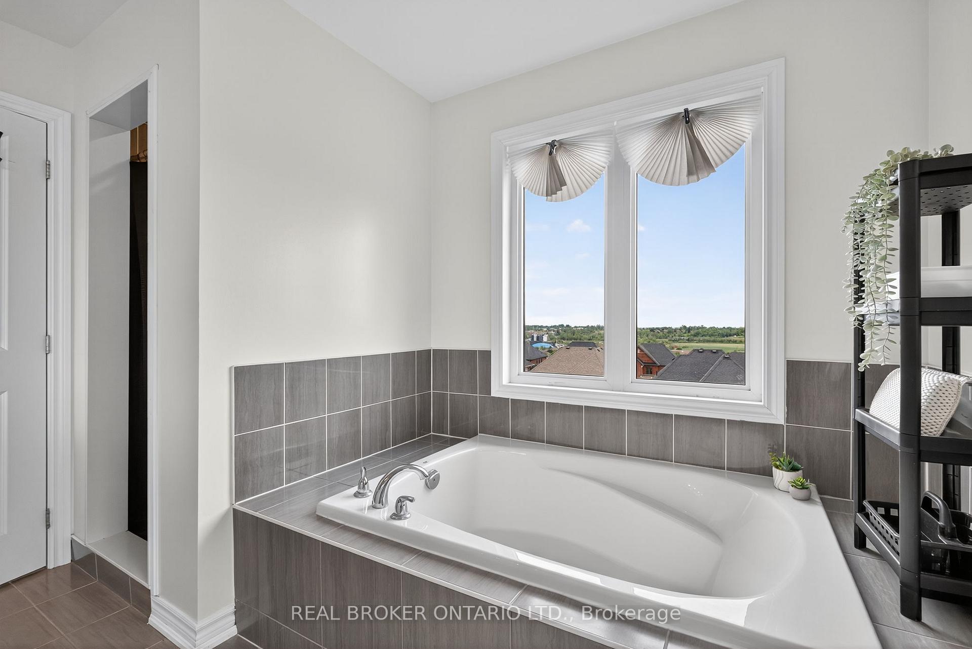 Photo 25 of 63 Atlantis Drive, Orillia — HOMEH