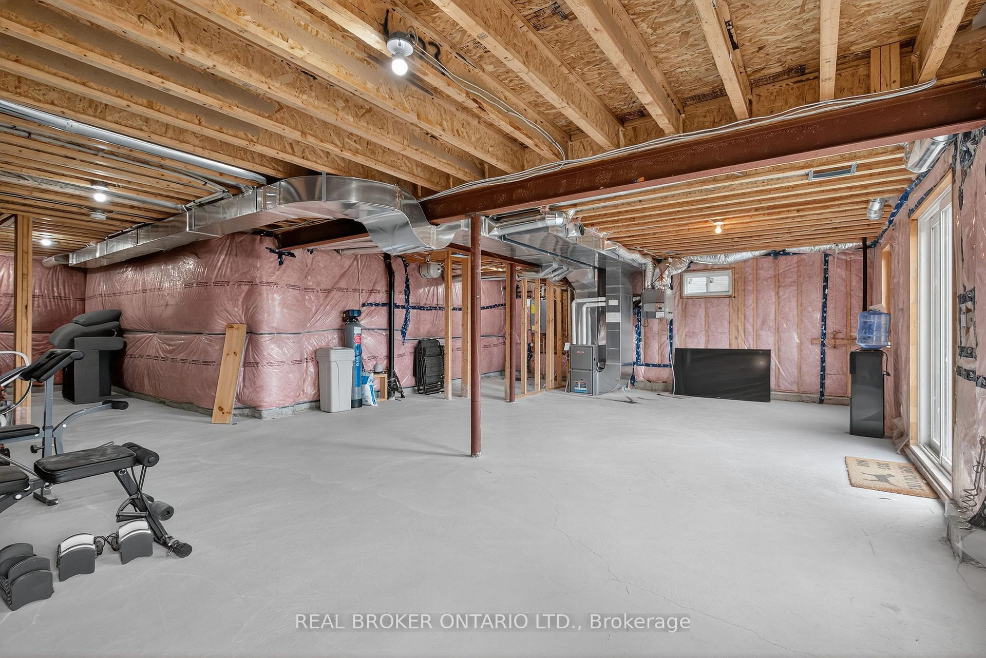 Photo 32 of 63 Atlantis Drive, Orillia — HOMEH