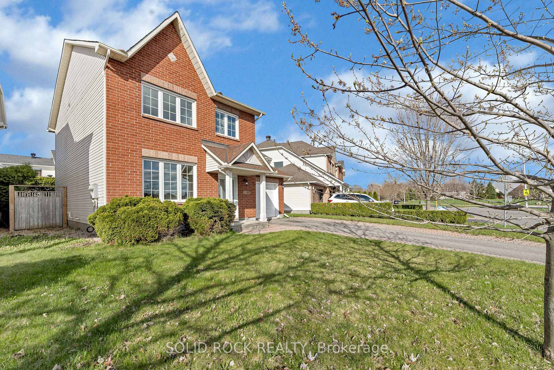 Photo 3 of 6024 Longleaf Drive, Ottawa, Chapel Hill South - Orleans Village — HOMEH