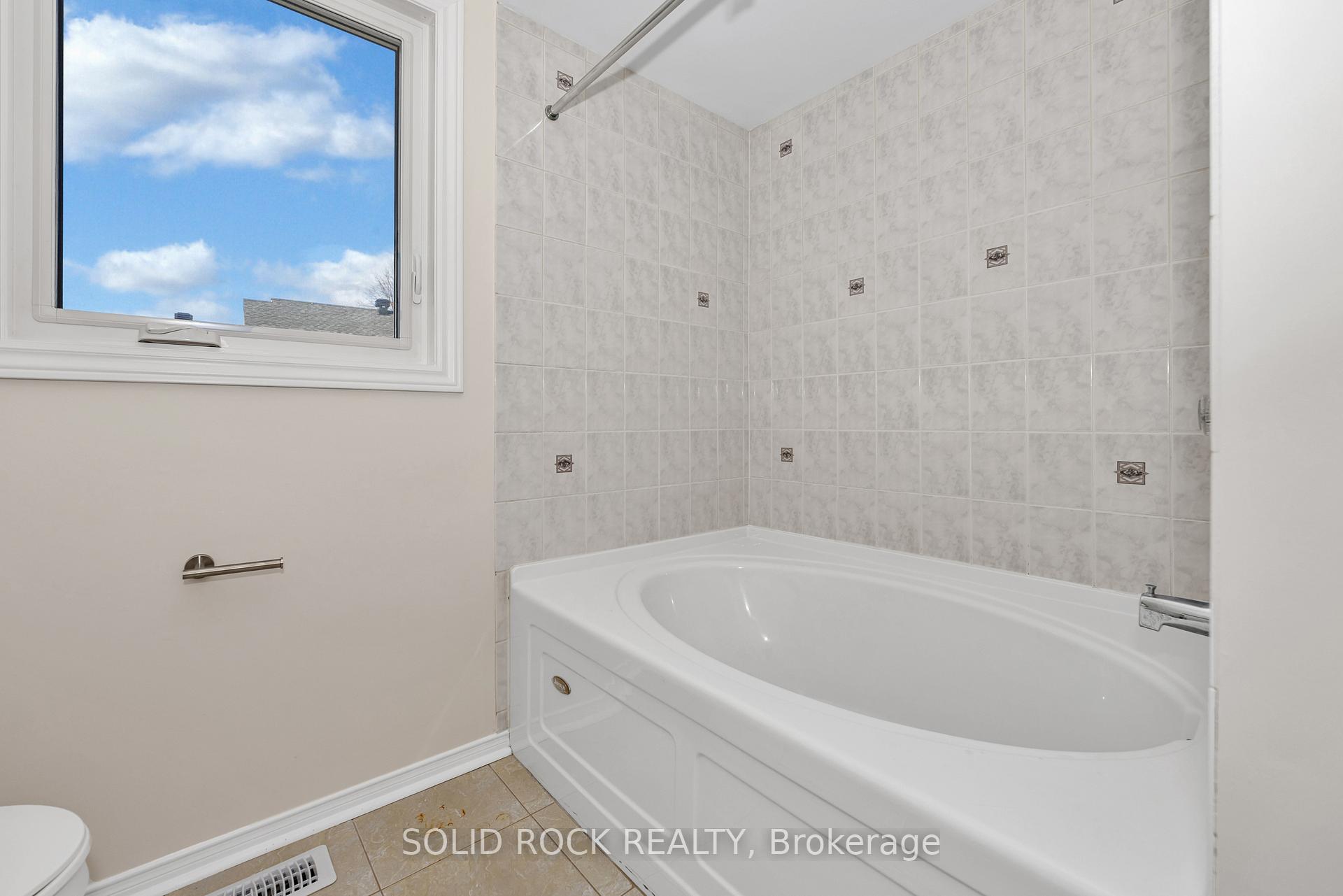 Photo 21 of 6024 Longleaf Drive, Ottawa, Chapel Hill South - Orleans Village — HOMEH