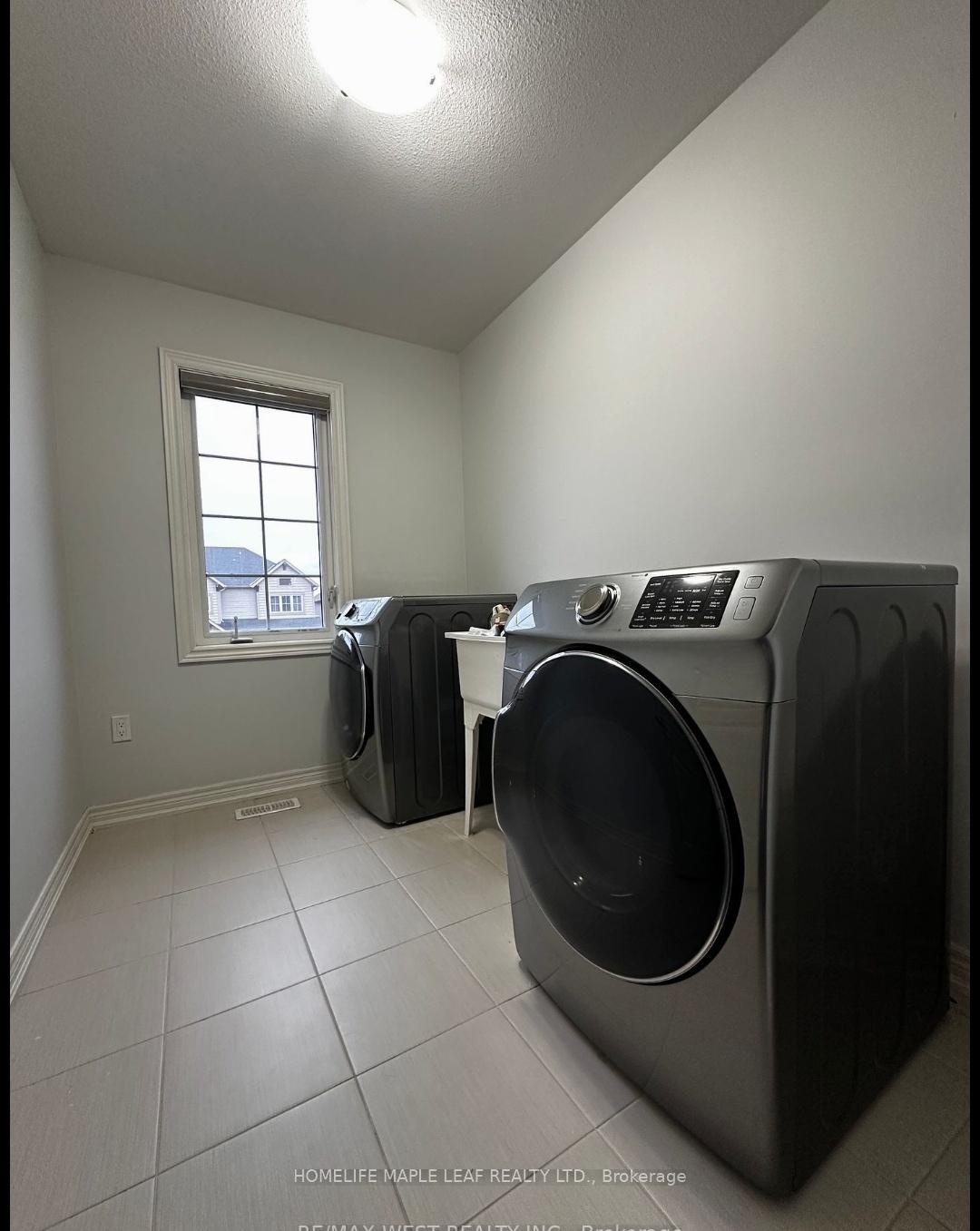 Photo 9 of 13 Riley Avenue E, Pelham, Fonthill — HOMEH