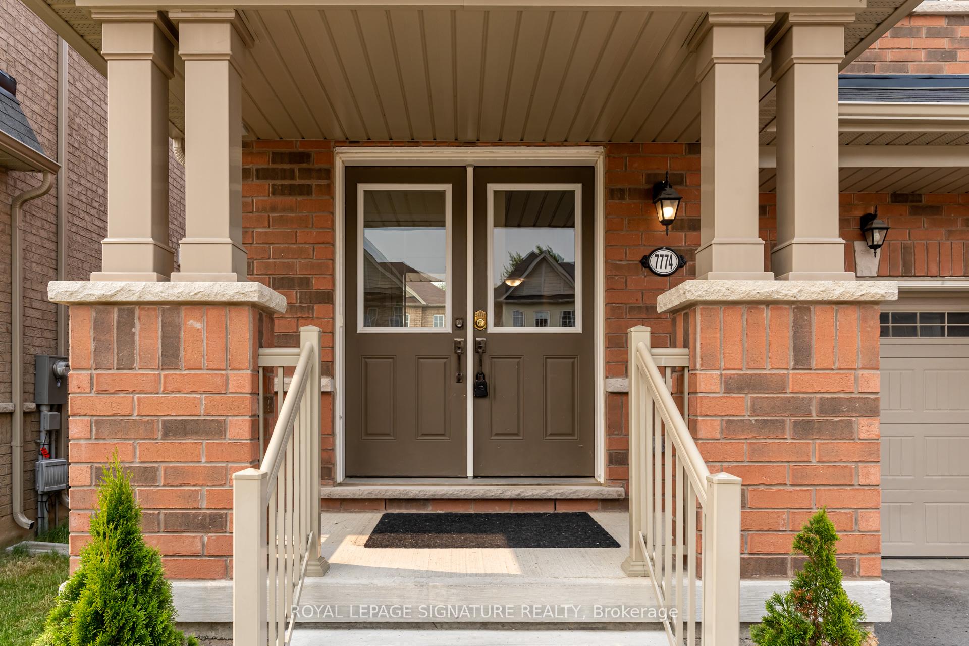 Photo 3 of 7774 Hackberry Trail, Niagara Falls, Brown — HOMEH