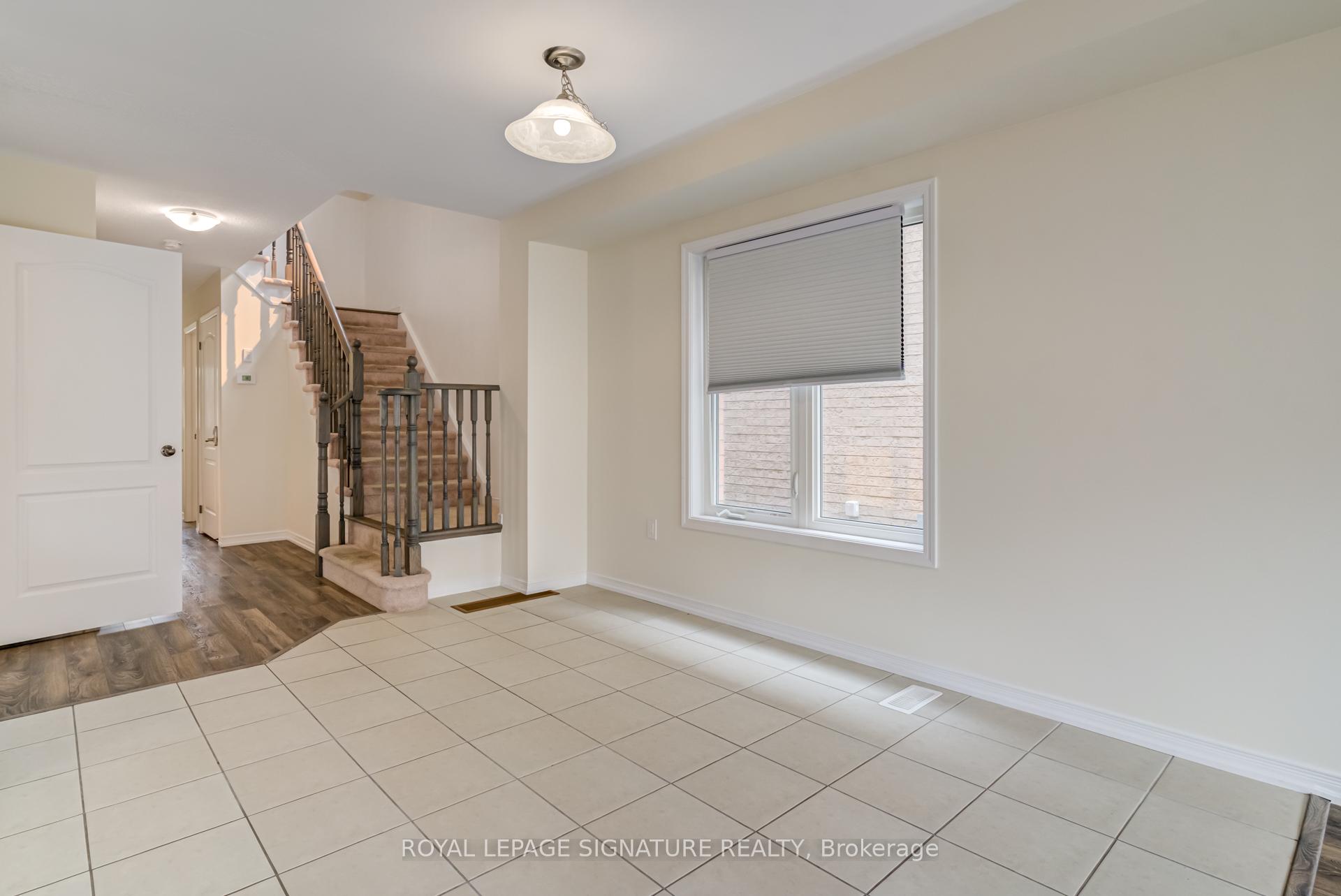 Photo 4 of 7774 Hackberry Trail, Niagara Falls, Brown — HOMEH