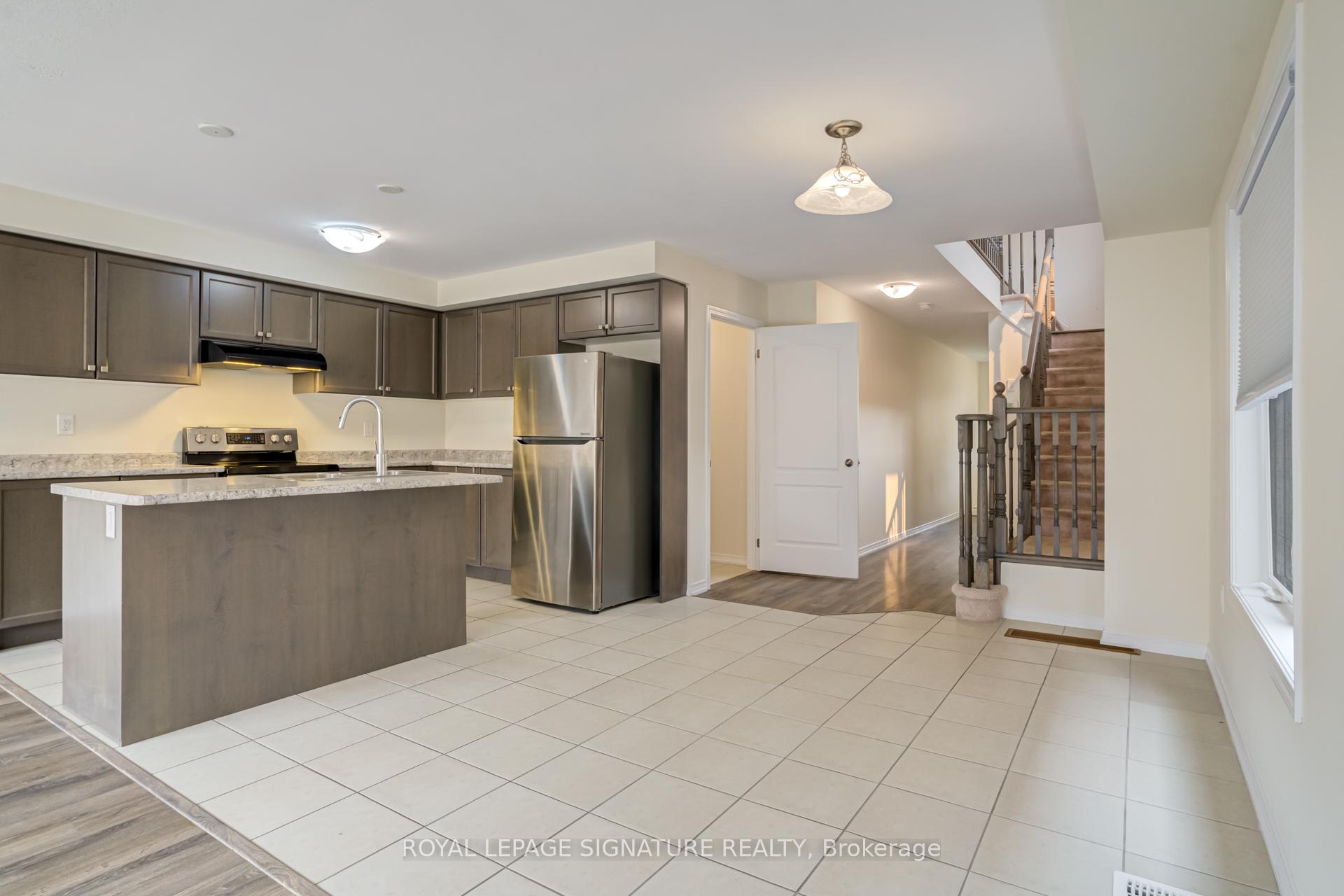 Photo 5 of 7774 Hackberry Trail, Niagara Falls, Brown — HOMEH