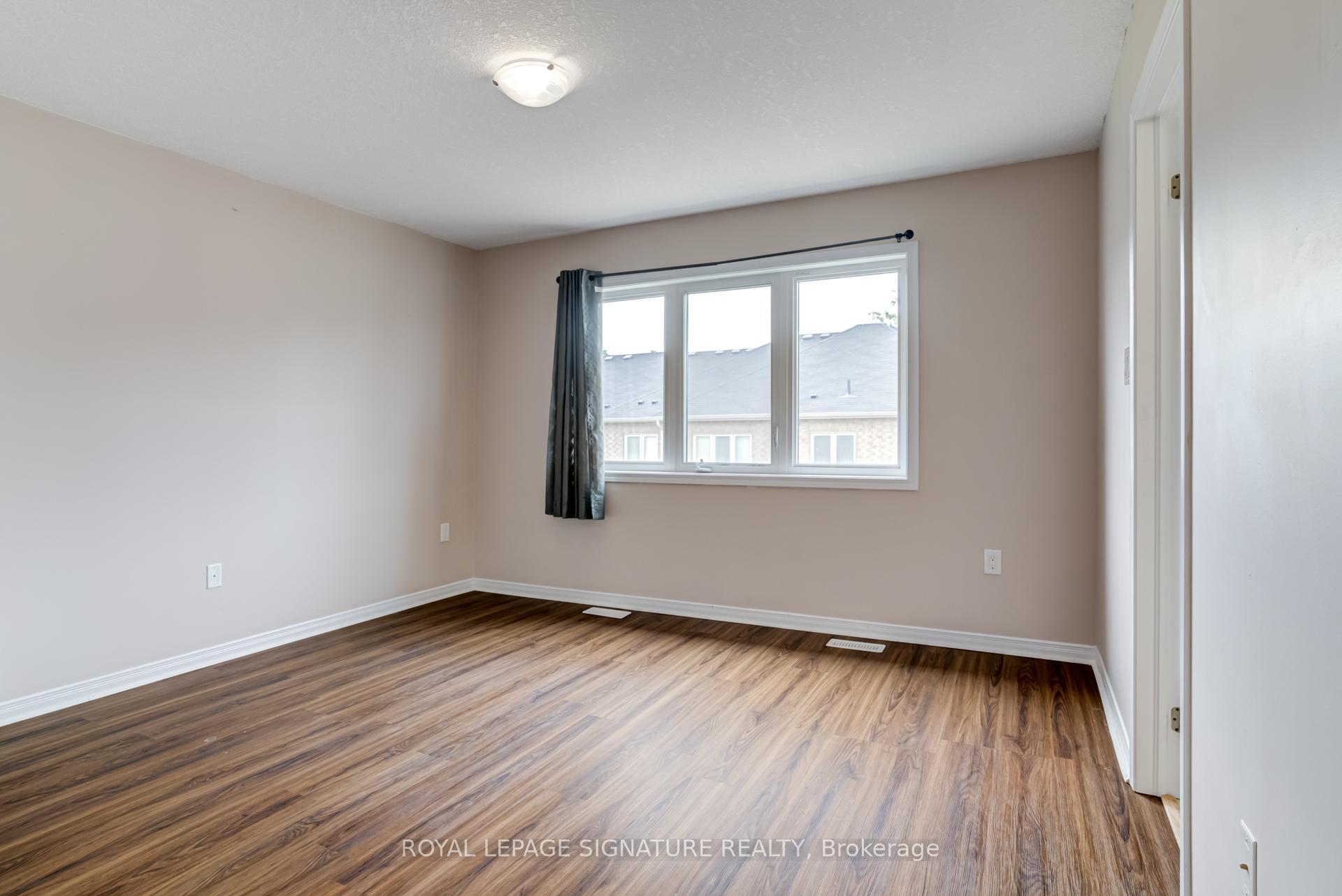 Photo 13 of 7774 Hackberry Trail, Niagara Falls, Brown — HOMEH