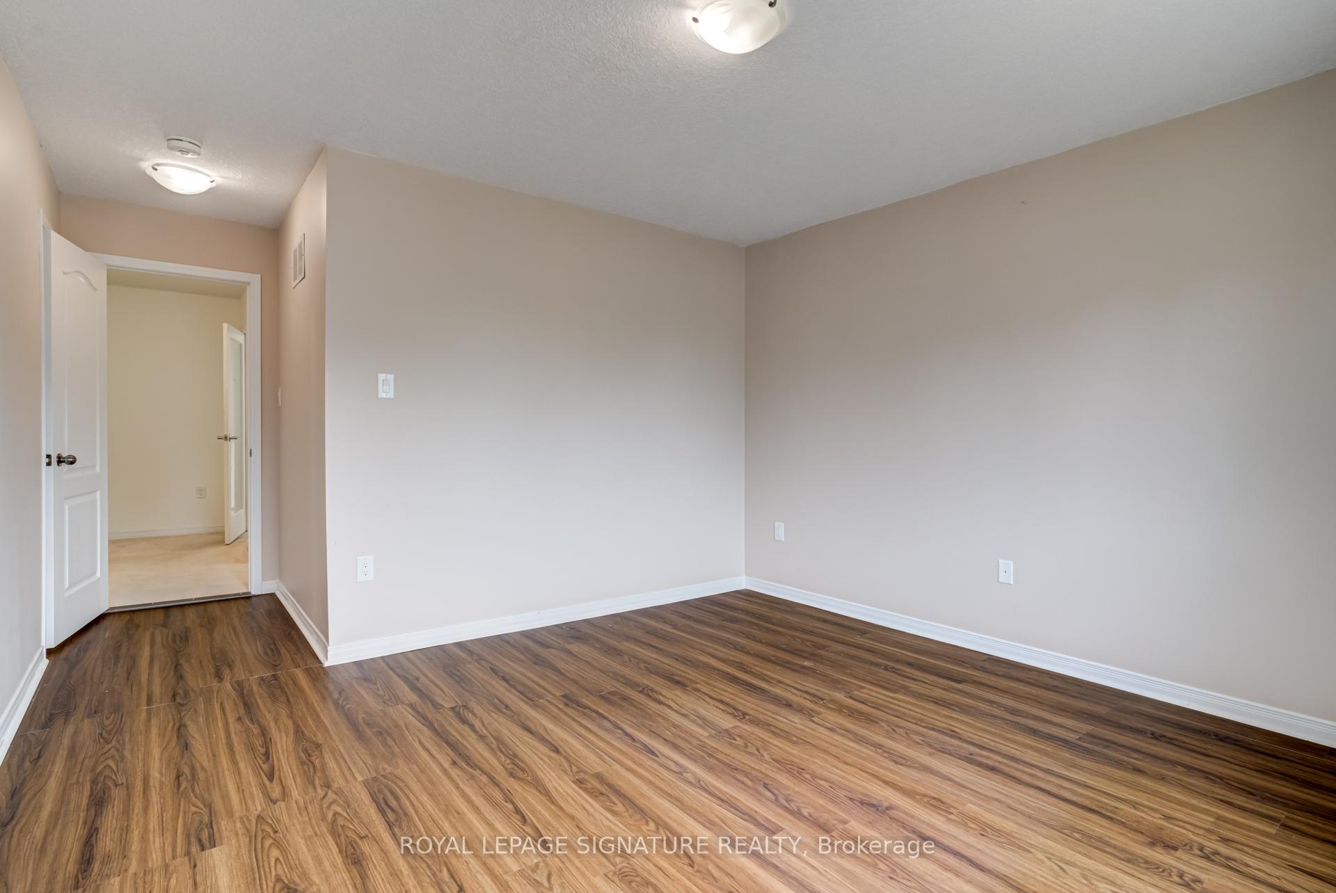Photo 14 of 7774 Hackberry Trail, Niagara Falls, Brown — HOMEH