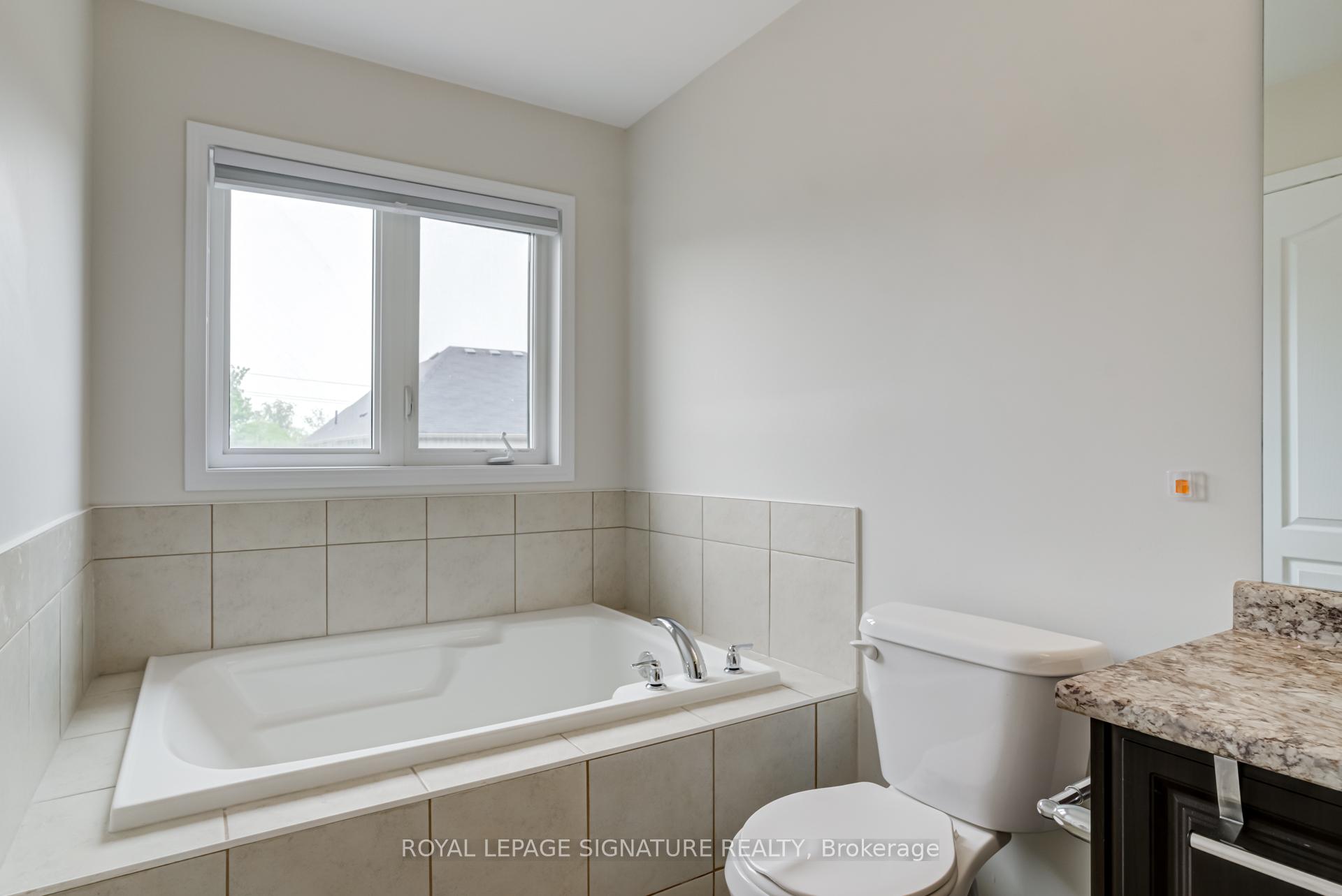 Photo 16 of 7774 Hackberry Trail, Niagara Falls, Brown — HOMEH