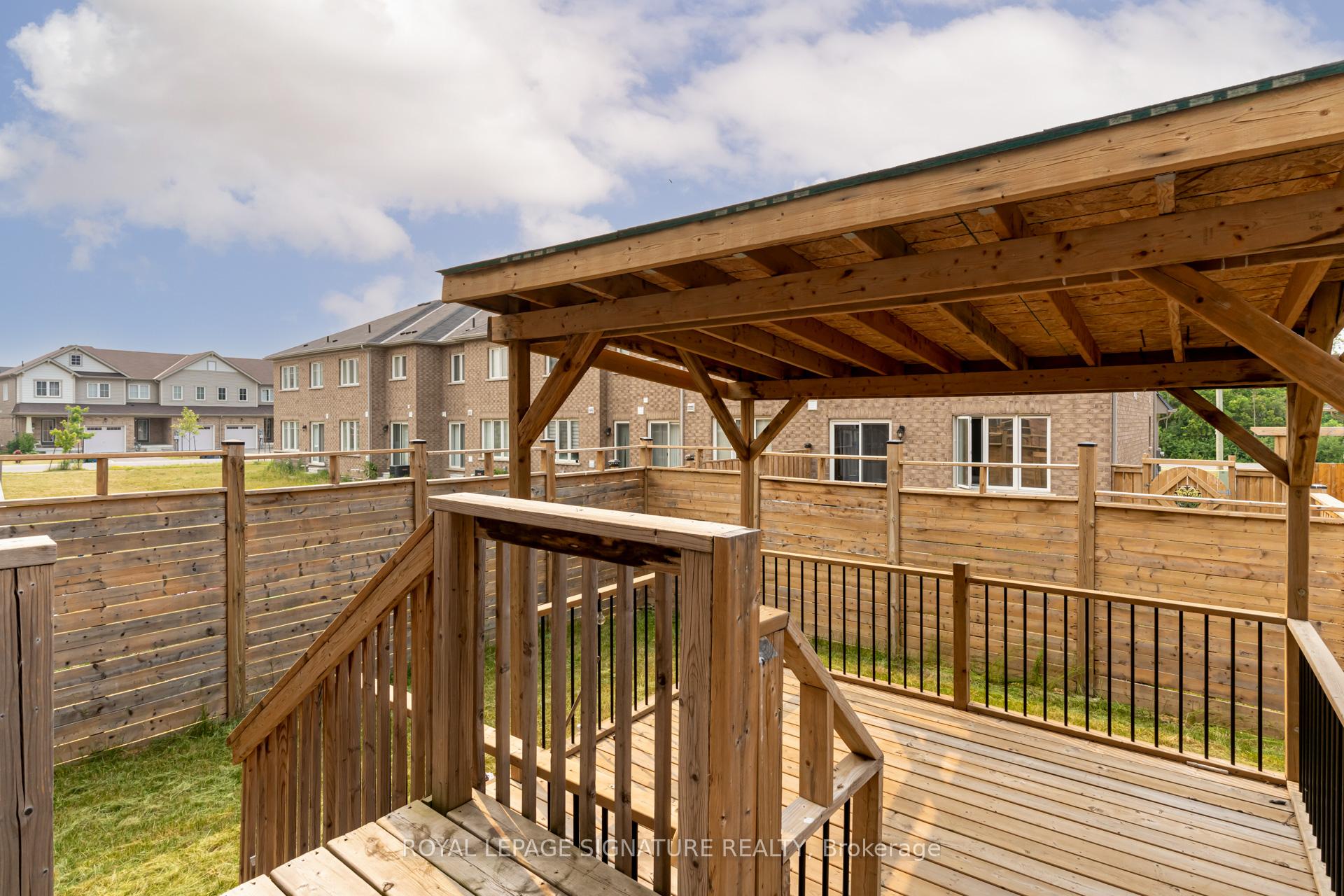 Photo 27 of 7774 Hackberry Trail, Niagara Falls, Brown — HOMEH