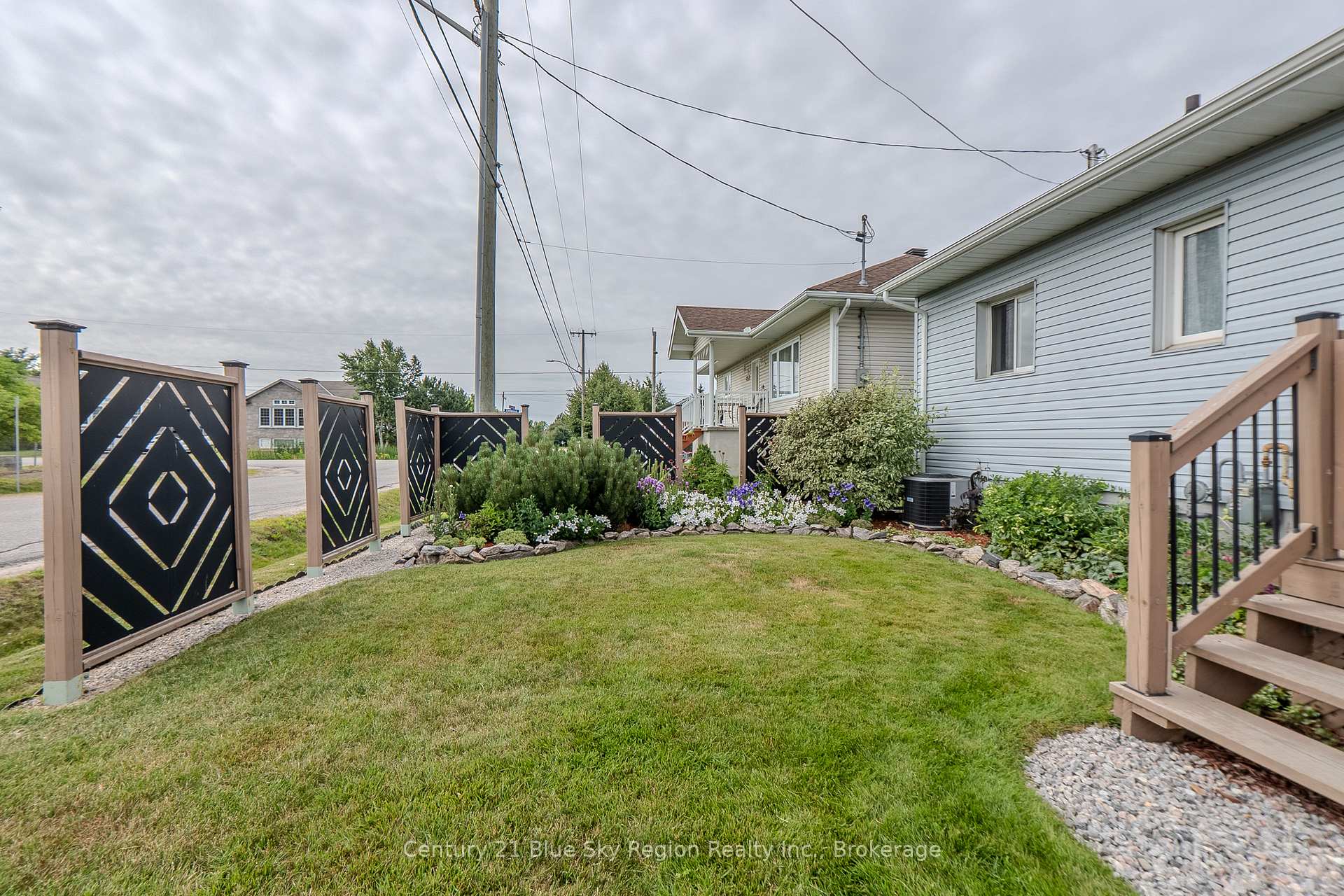 Photo 3 of 1211 Browning Street, North Bay, West End — HOMEH