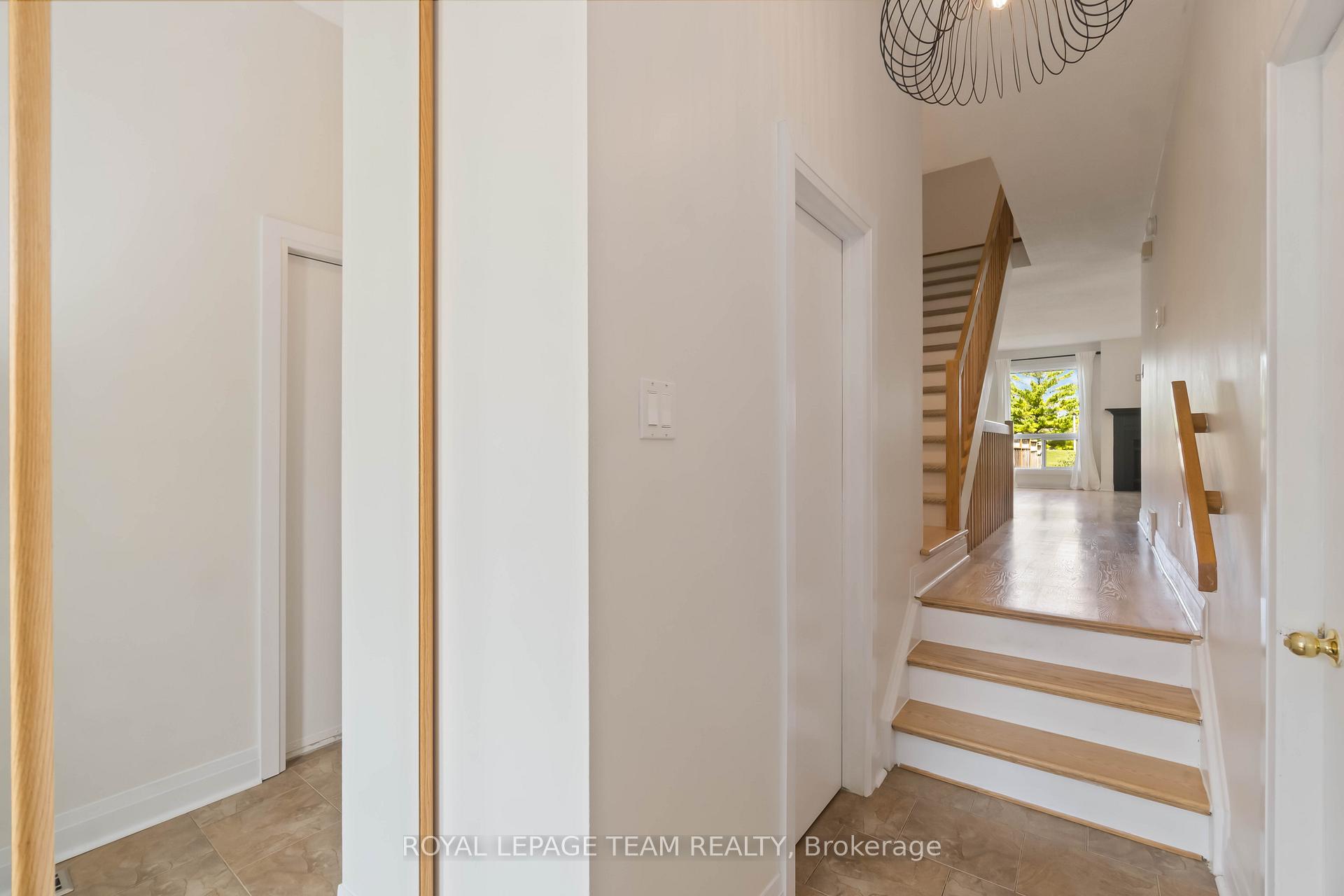 Photo 3 of 1473 Briarfield Crescent, Ottawa, Fallingbrook/Ridgemount — HOMEH