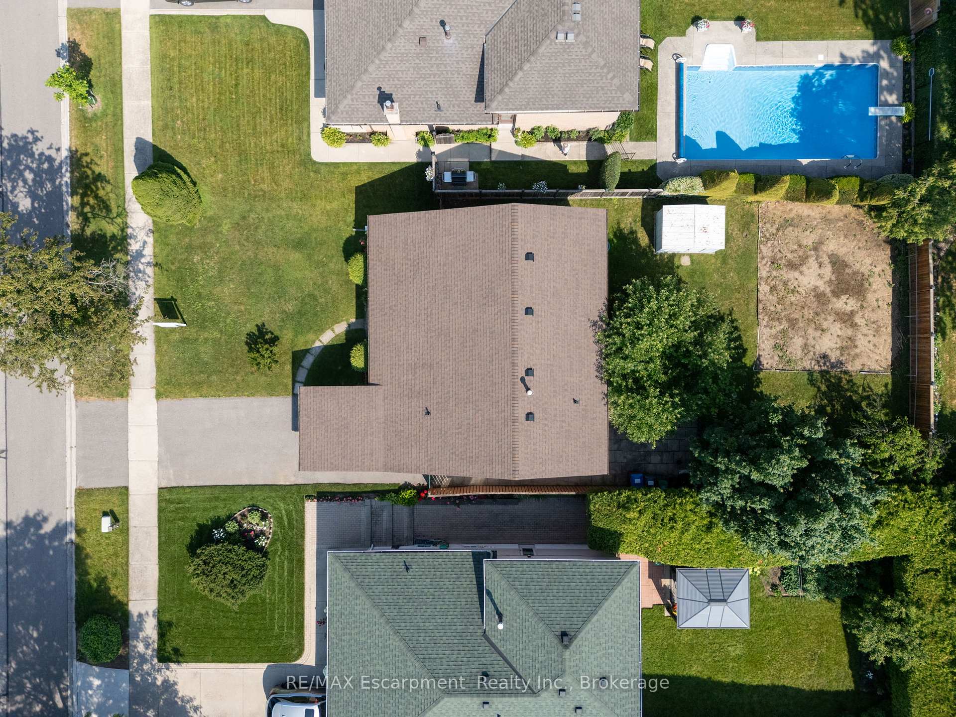 Photo 2 of 1610 Hobbs Crescent, Mississauga, Clarkson — HOMEH