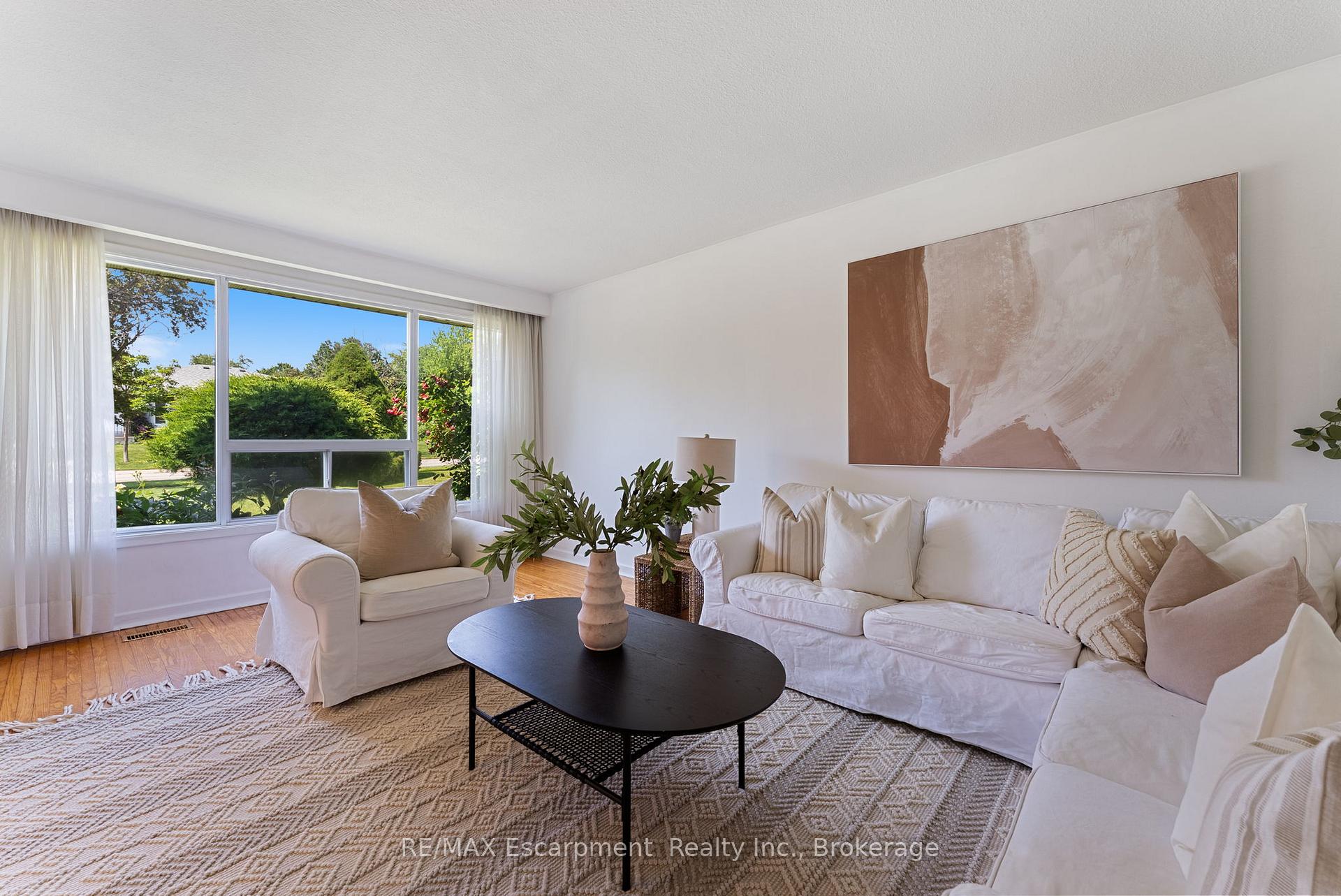 Photo 3 of 1610 Hobbs Crescent, Mississauga, Clarkson — HOMEH