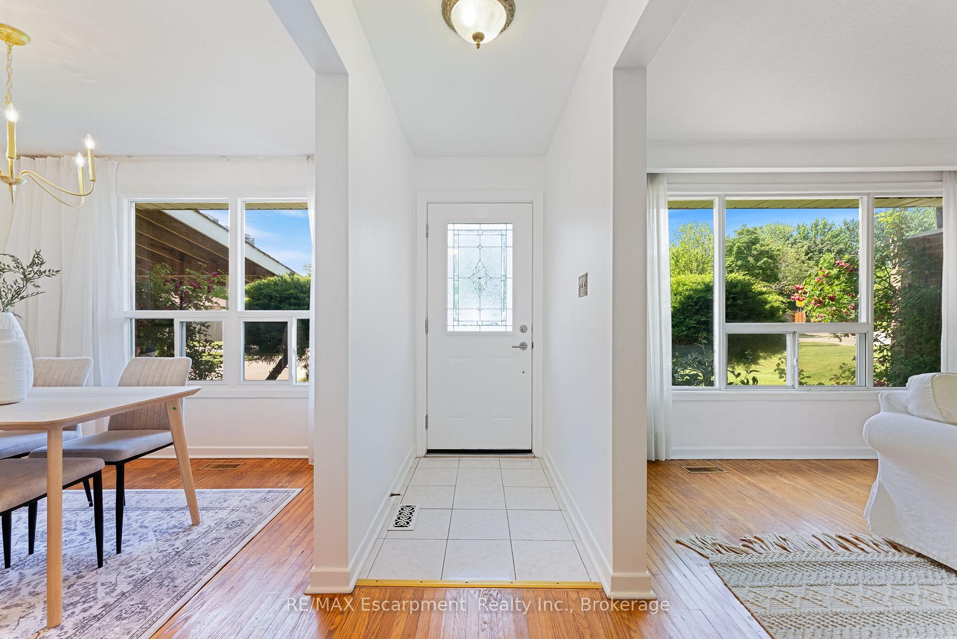 Photo 5 of 1610 Hobbs Crescent, Mississauga, Clarkson — HOMEH
