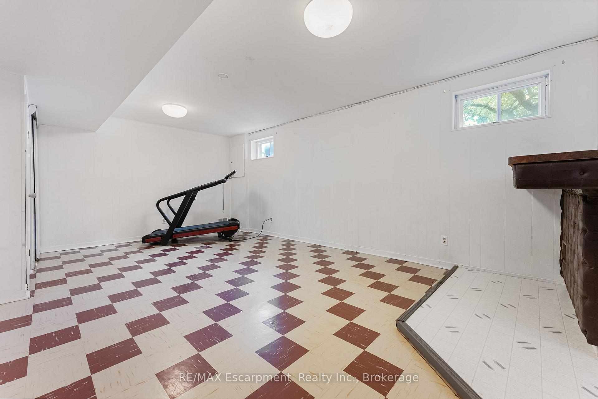 Photo 17 of 1610 Hobbs Crescent, Mississauga, Clarkson — HOMEH