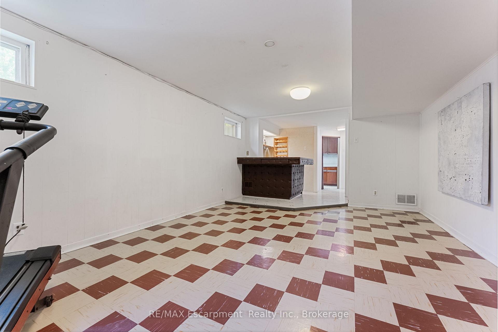 Photo 18 of 1610 Hobbs Crescent, Mississauga, Clarkson — HOMEH