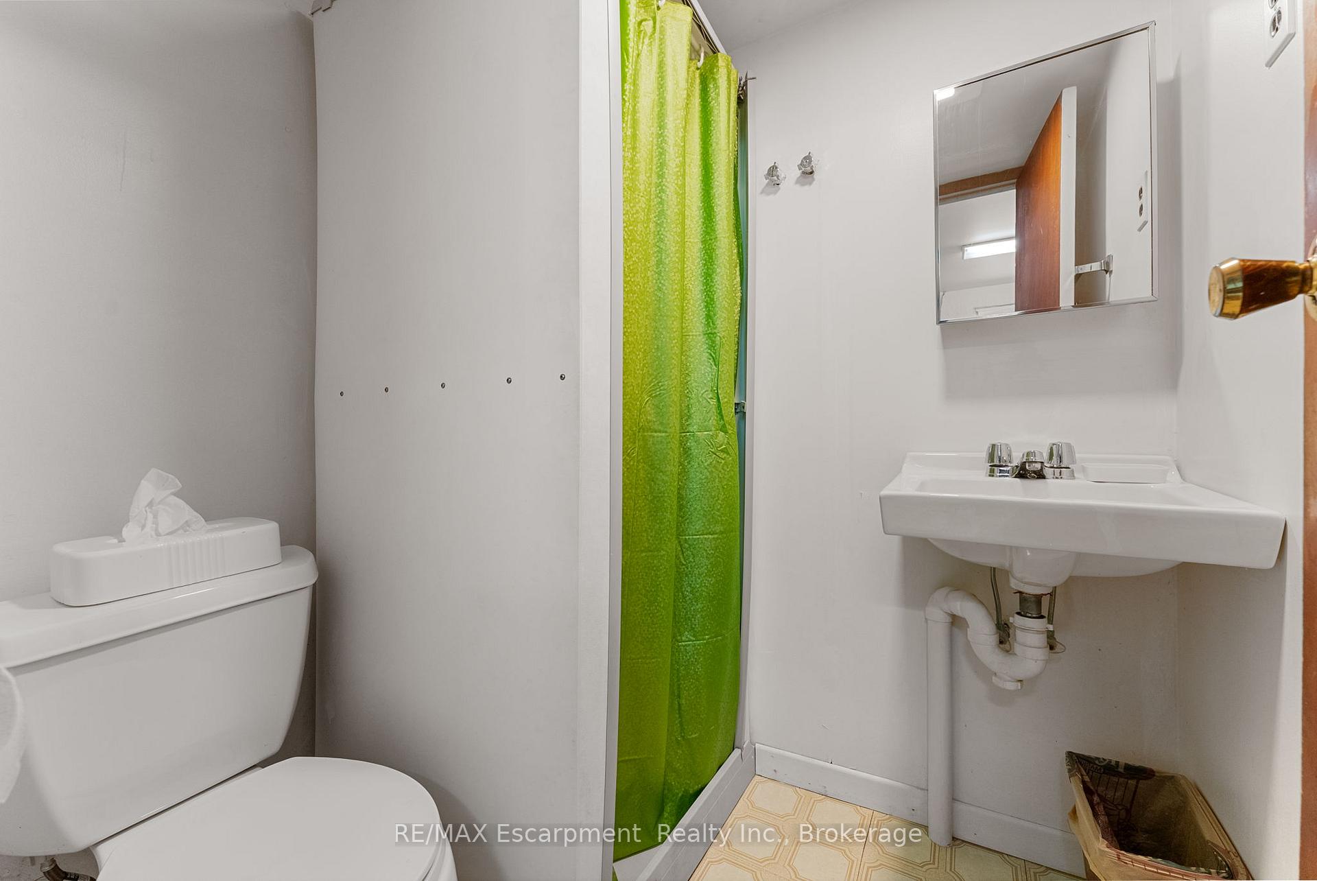 Photo 19 of 1610 Hobbs Crescent, Mississauga, Clarkson — HOMEH