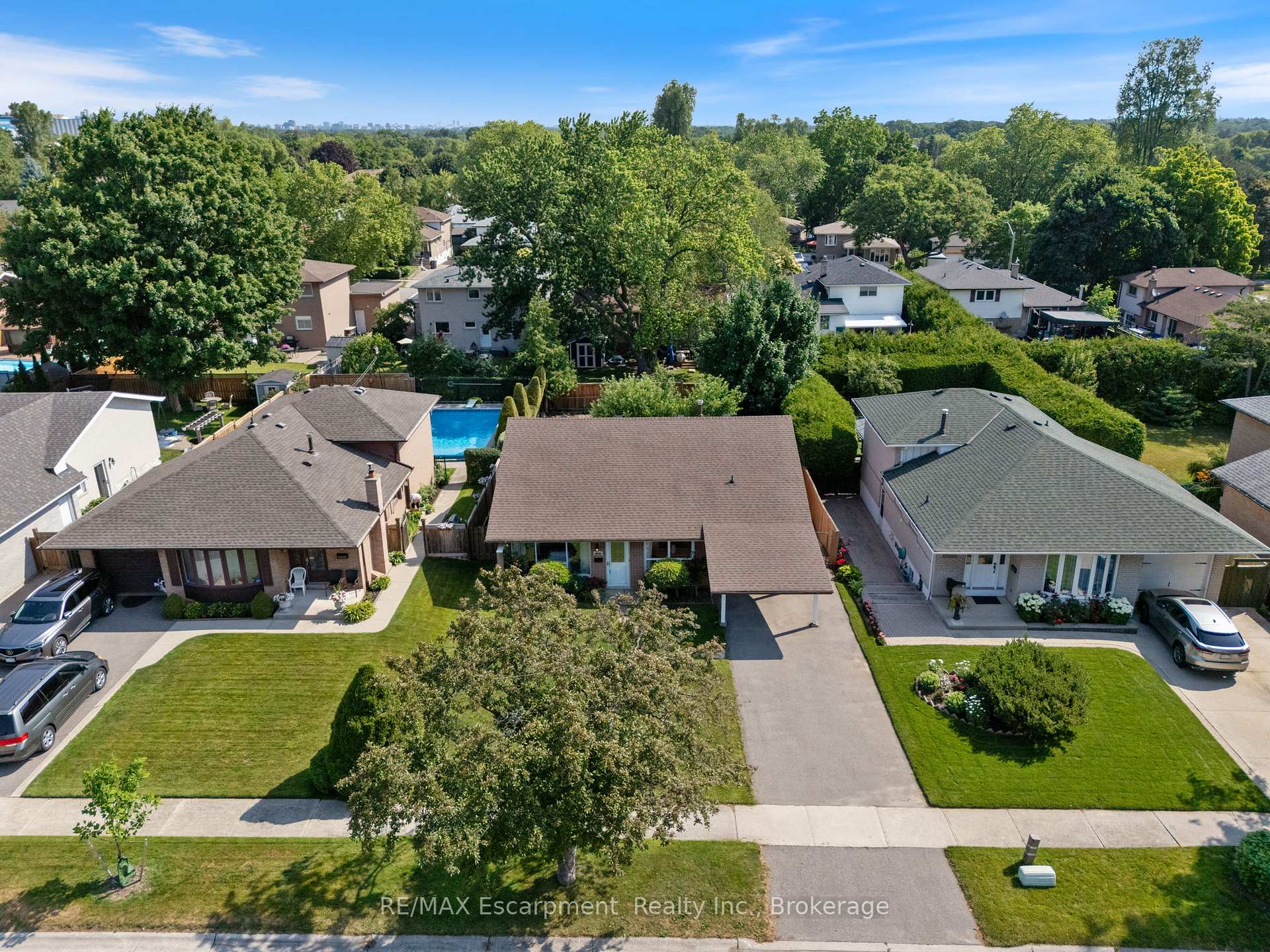 Photo 21 of 1610 Hobbs Crescent, Mississauga, Clarkson — HOMEH