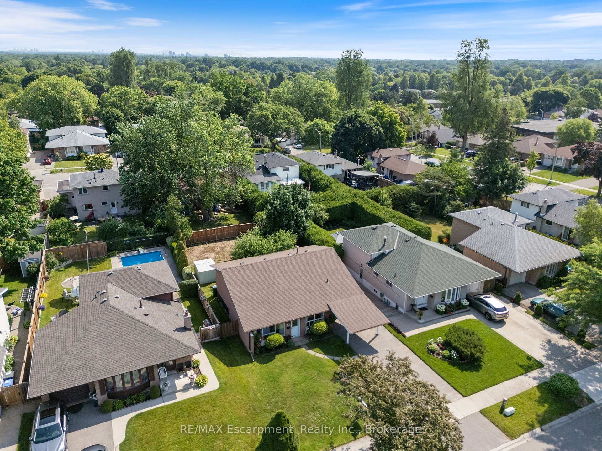 Photo 22 of 1610 Hobbs Crescent, Mississauga, Clarkson — HOMEH