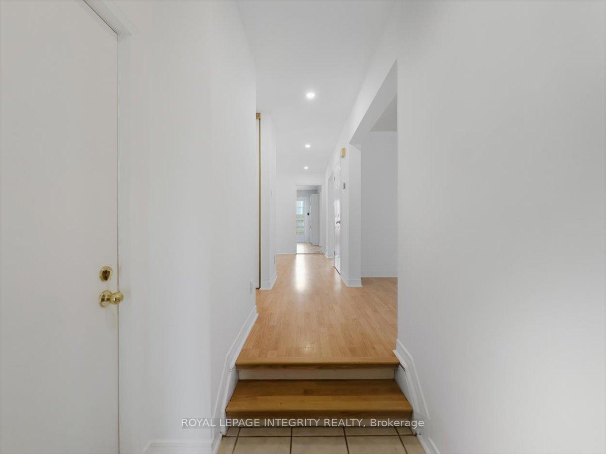 Photo 4 of 1791 Tache Way, Ottawa, Fallingbrook/Pineridge — HOMEH
