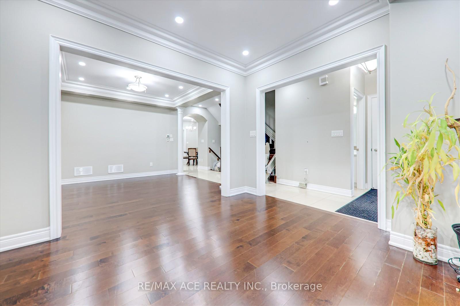 Photo 7 of Unit Main, 6 Lawrence Pilkington Avenue, Markham, Cornell — HOMEH