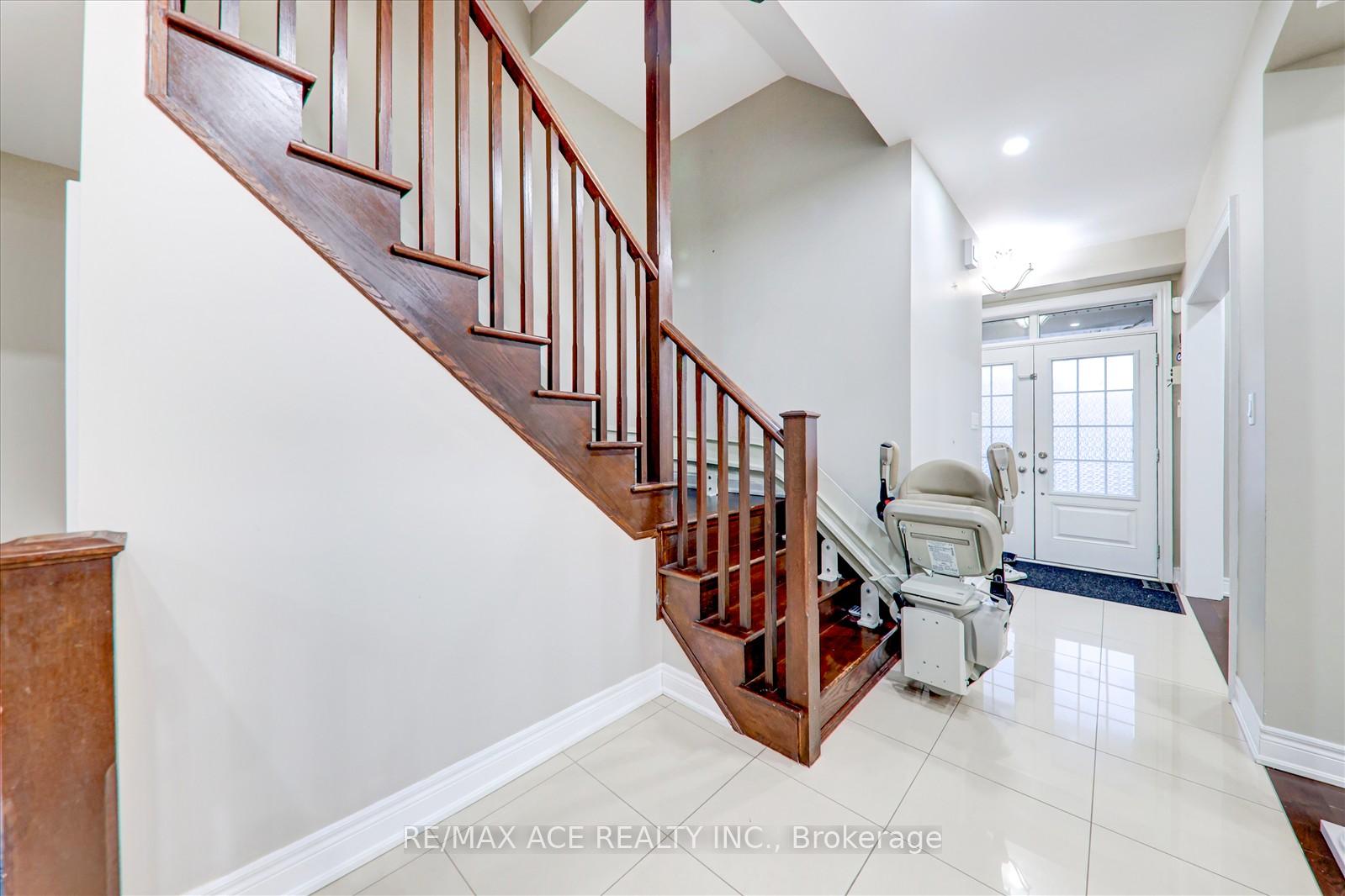 Photo 10 of Unit Main, 6 Lawrence Pilkington Avenue, Markham, Cornell — HOMEH