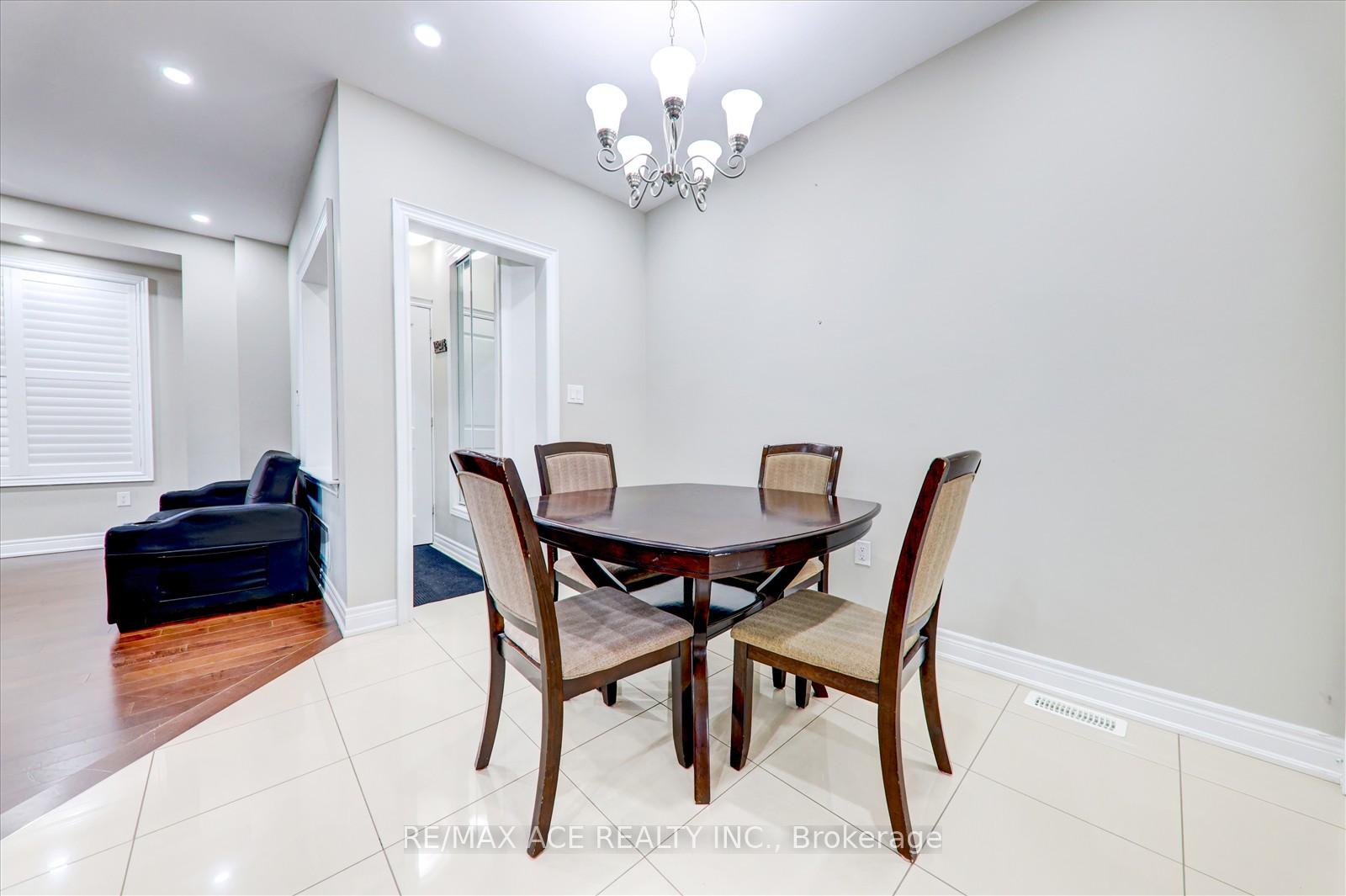 Photo 11 of Unit Main, 6 Lawrence Pilkington Avenue, Markham, Cornell — HOMEH
