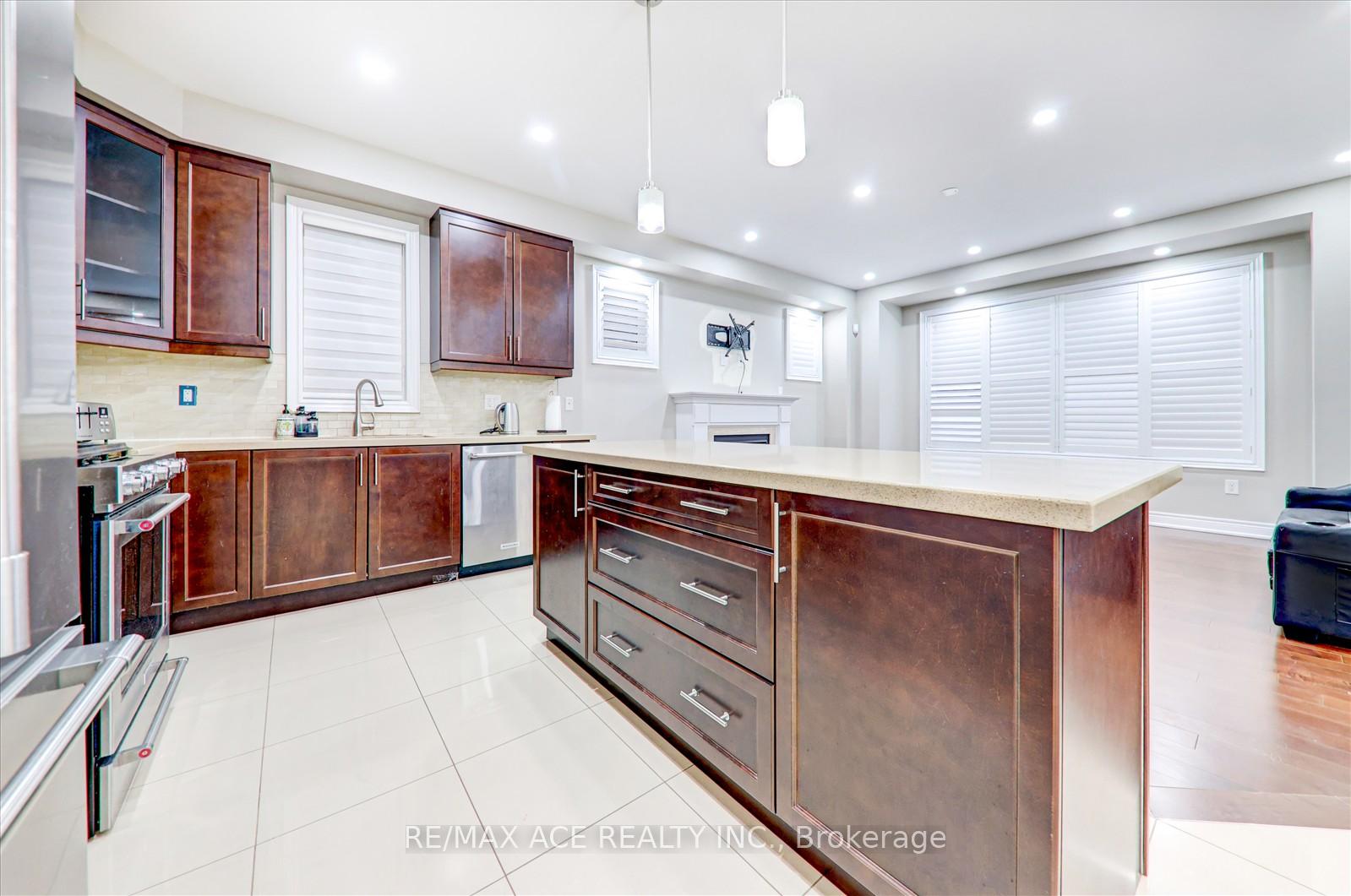 Photo 12 of Unit Main, 6 Lawrence Pilkington Avenue, Markham, Cornell — HOMEH