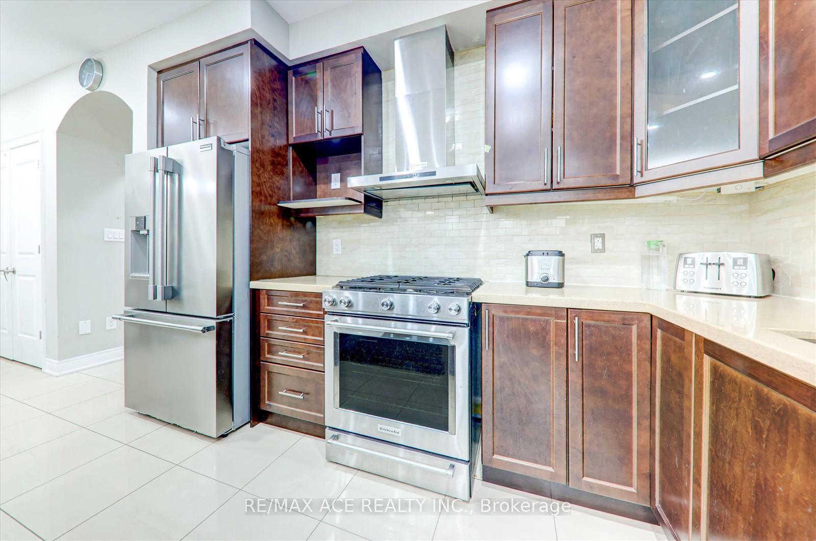 Photo 13 of Unit Main, 6 Lawrence Pilkington Avenue, Markham, Cornell — HOMEH