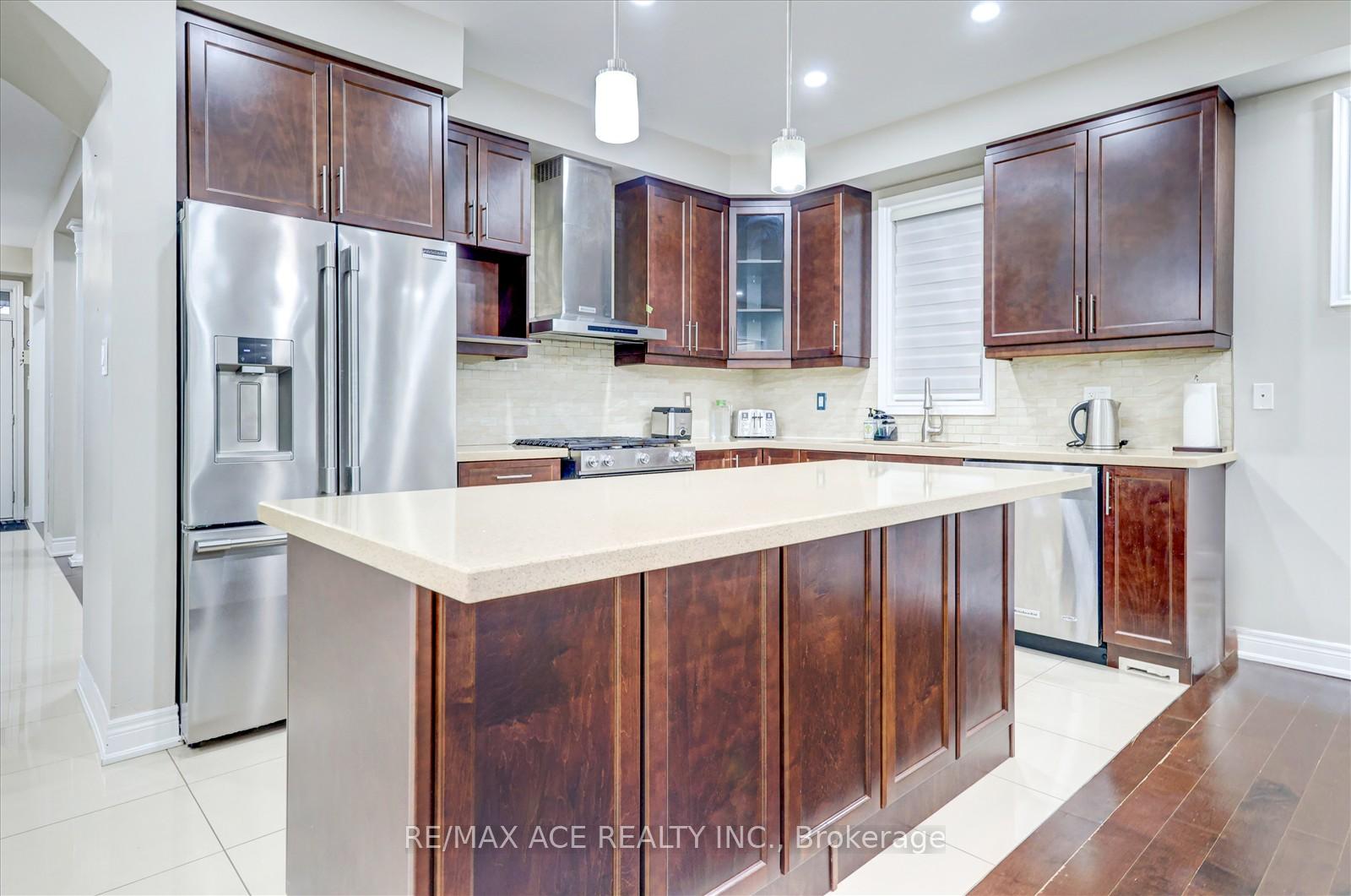 Photo 14 of Unit Main, 6 Lawrence Pilkington Avenue, Markham, Cornell — HOMEH
