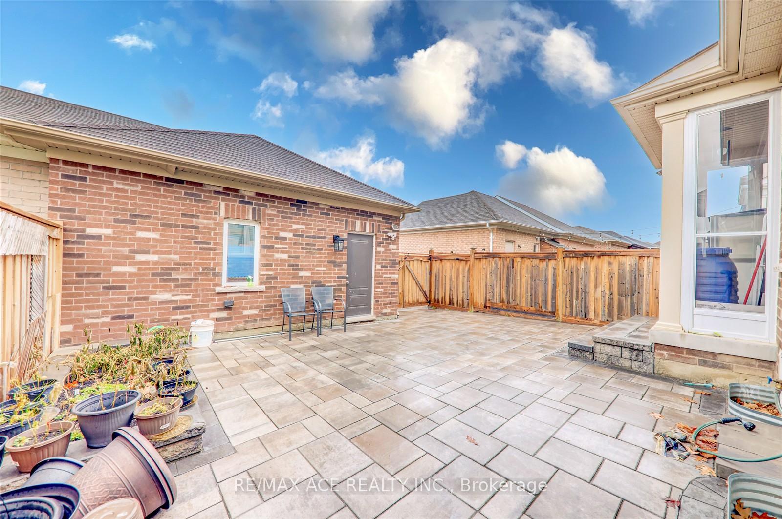 Photo 32 of Unit Main, 6 Lawrence Pilkington Avenue, Markham, Cornell — HOMEH
