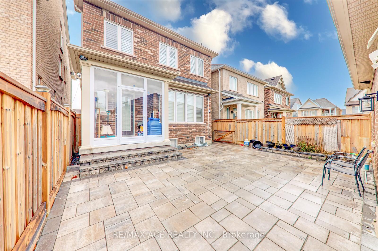Photo 33 of Unit Main, 6 Lawrence Pilkington Avenue, Markham, Cornell — HOMEH