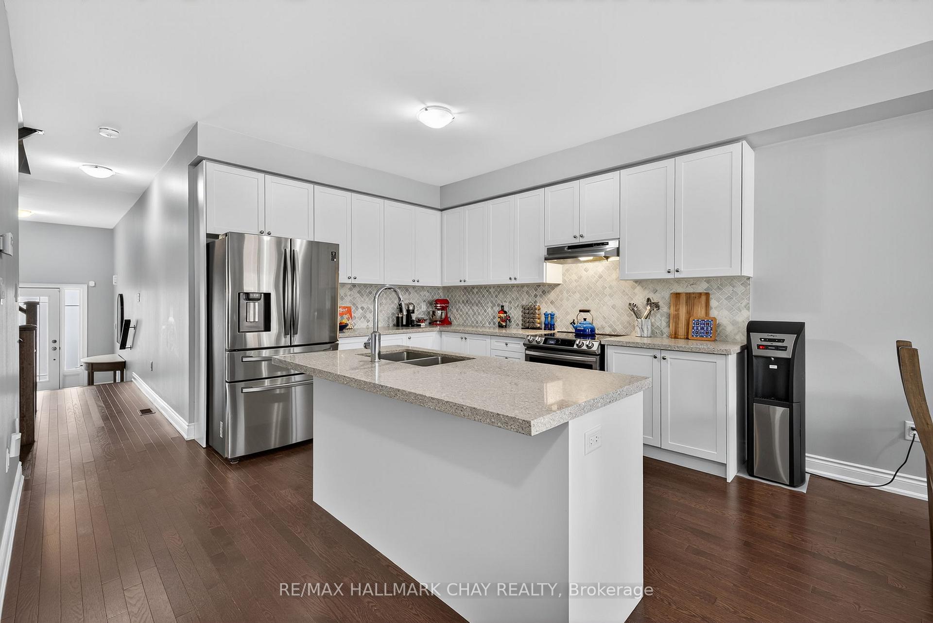 Photo 4 of 45 Lorne Thomas Place, New Tecumseth, Rural New Tecumseth — HOMEH