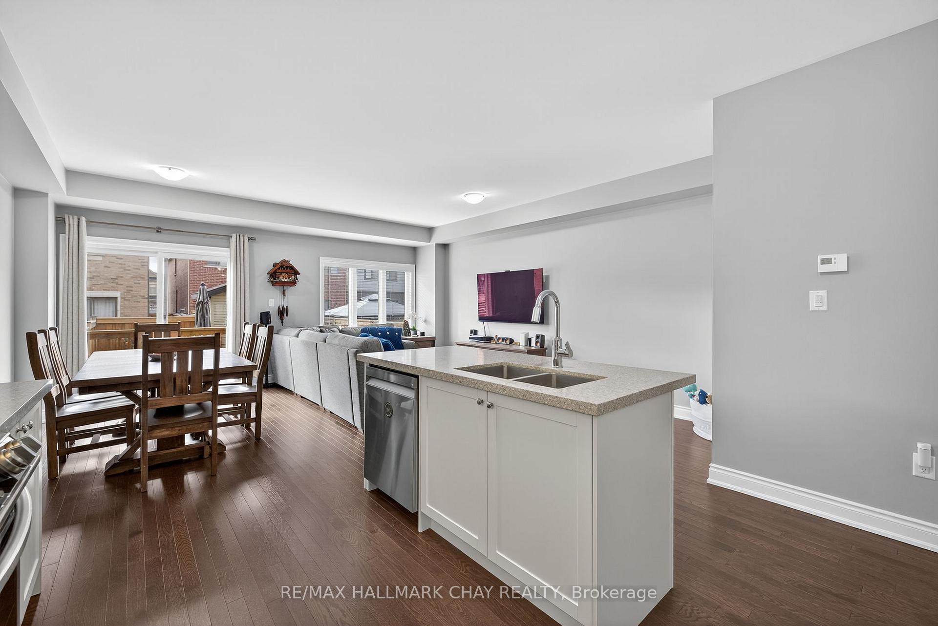 Photo 6 of 45 Lorne Thomas Place, New Tecumseth, Rural New Tecumseth — HOMEH