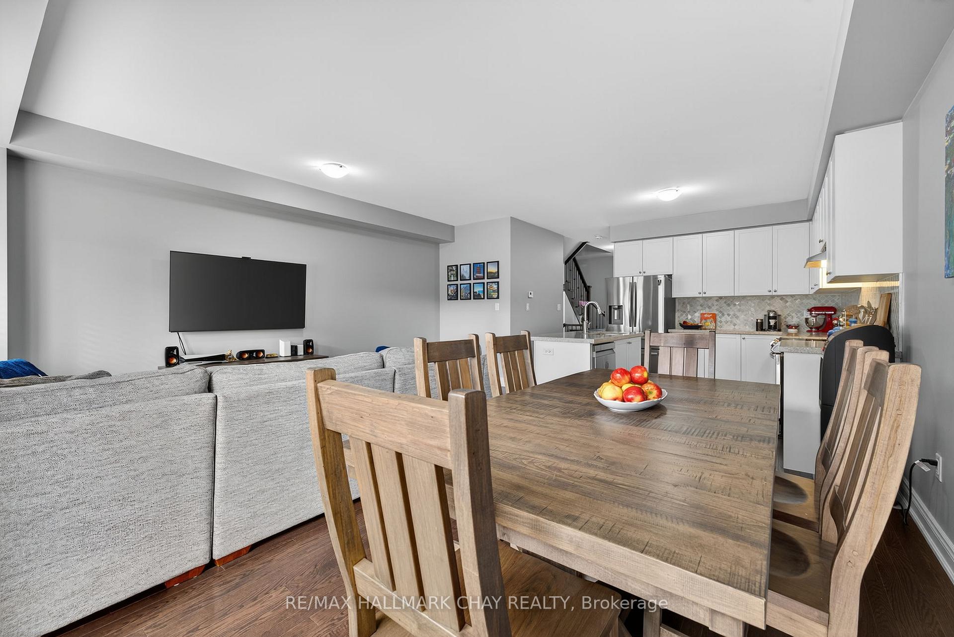 Photo 8 of 45 Lorne Thomas Place, New Tecumseth, Rural New Tecumseth — HOMEH