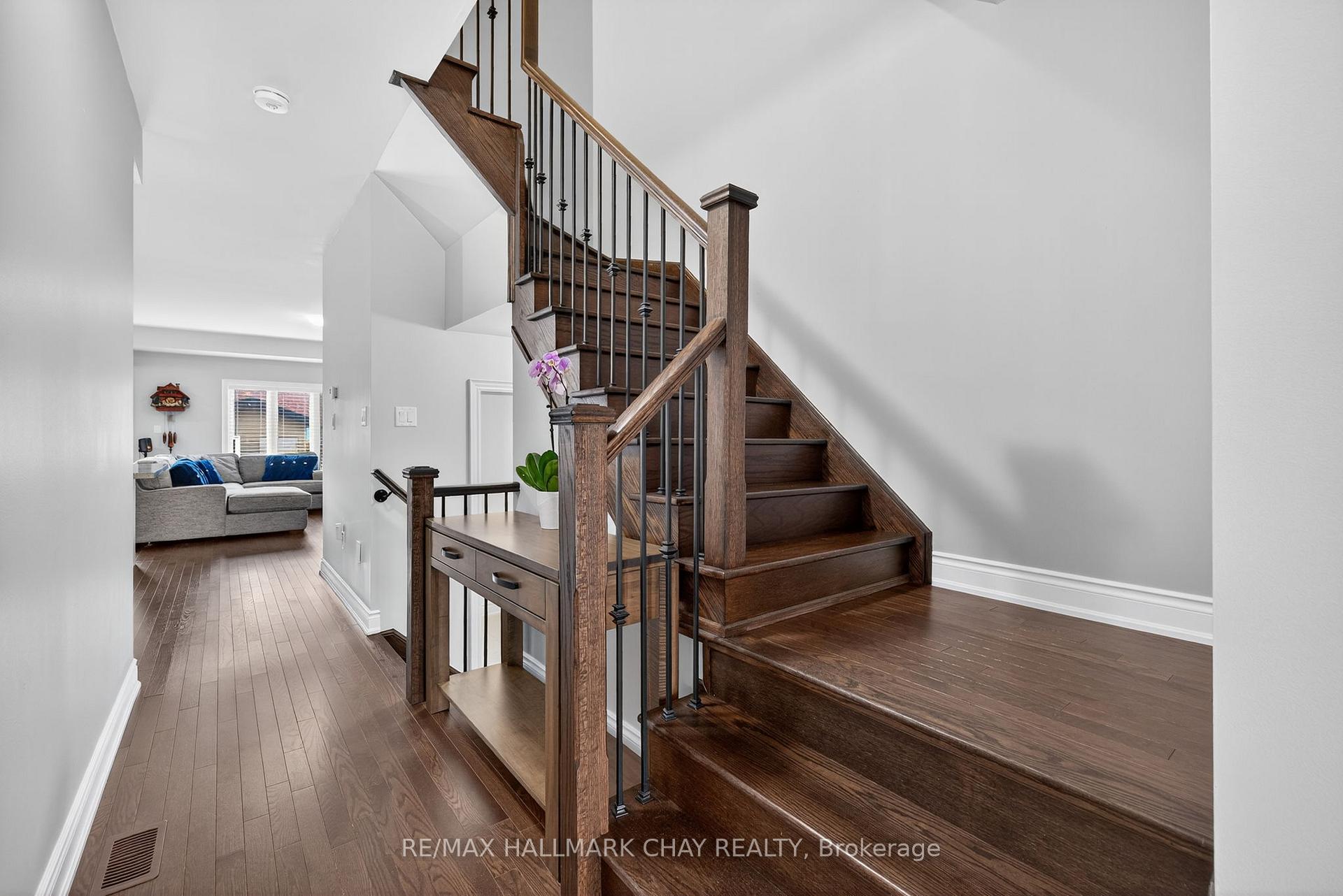 Photo 12 of 45 Lorne Thomas Place, New Tecumseth, Rural New Tecumseth — HOMEH