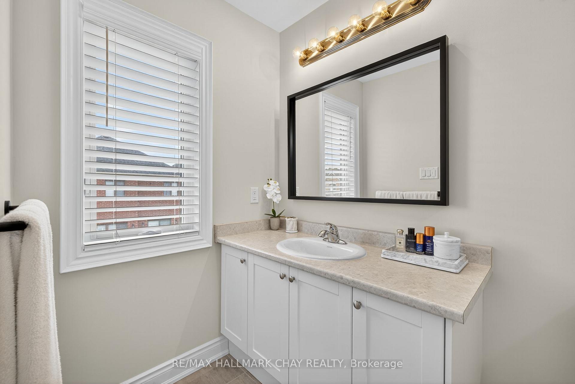 Photo 15 of 45 Lorne Thomas Place, New Tecumseth, Rural New Tecumseth — HOMEH