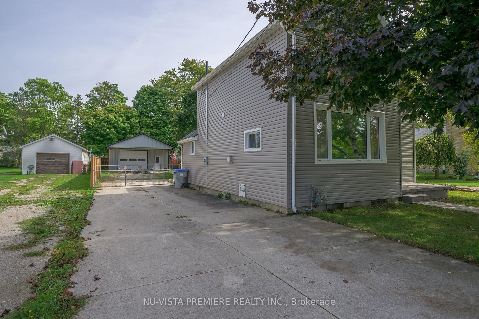 Photo 3 of 256 Pearl Street, North Middlesex, Parkhill — HOMEH