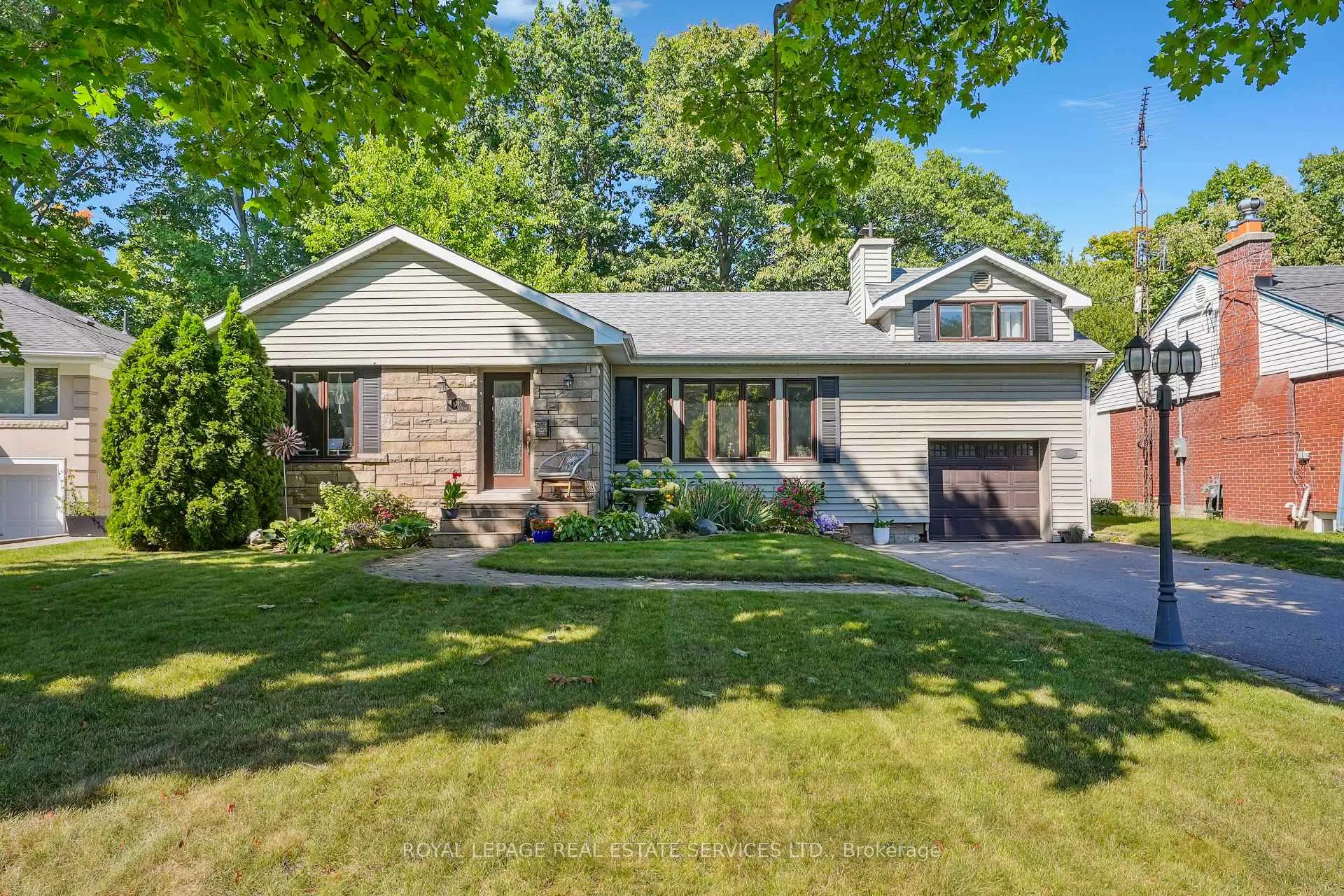 Photo 1 of 397 River Side Drive, Oakville, Central — HOMEH
