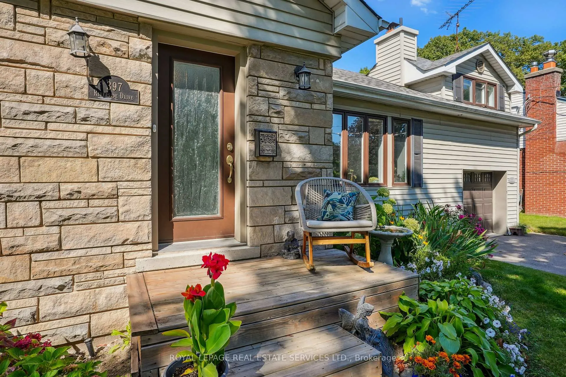 Photo 2 of 397 River Side Drive, Oakville, Central — HOMEH